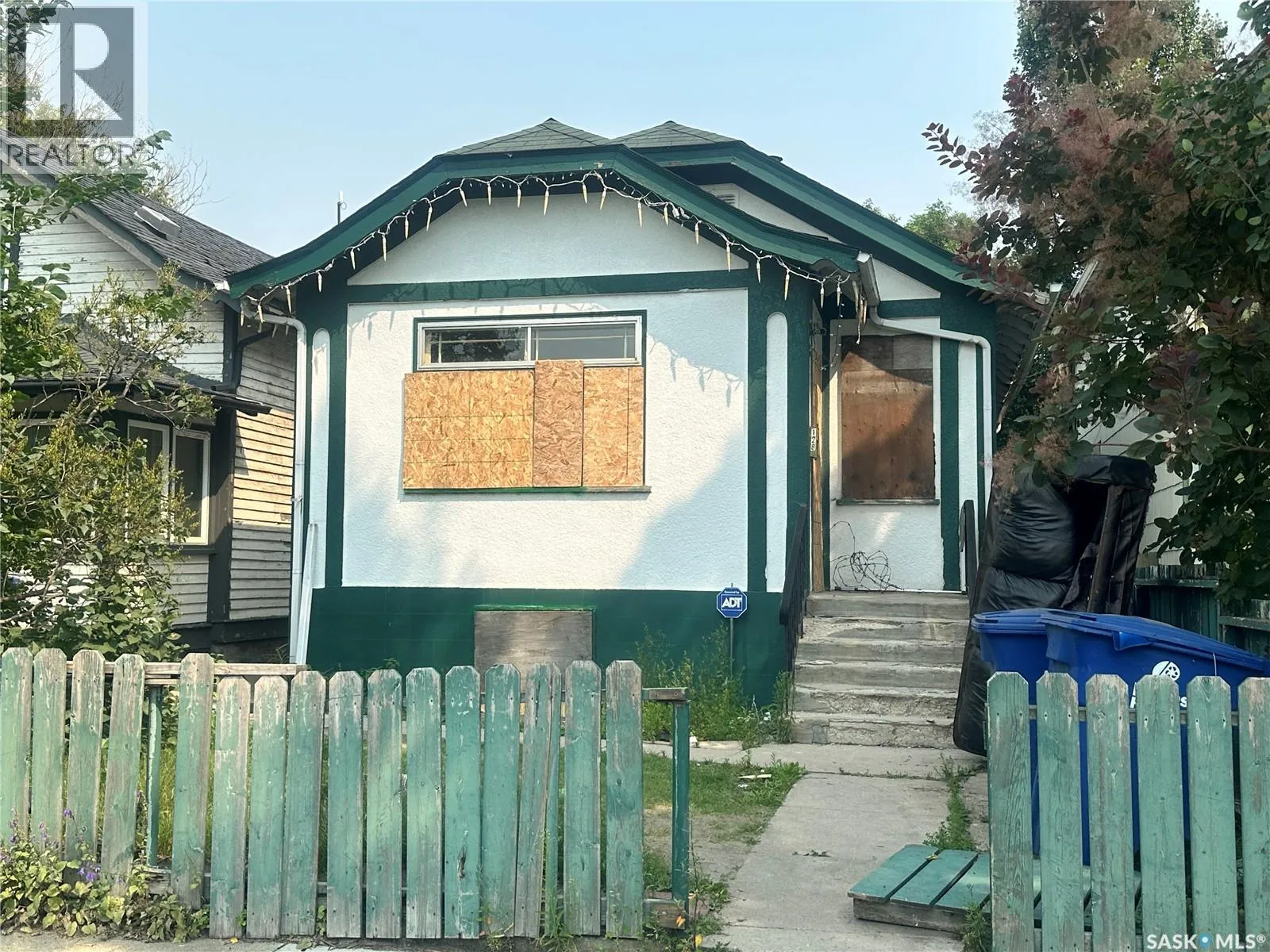 House for rent: 128 F Avenue S, Saskatoon, Saskatchewan S7M 1S8