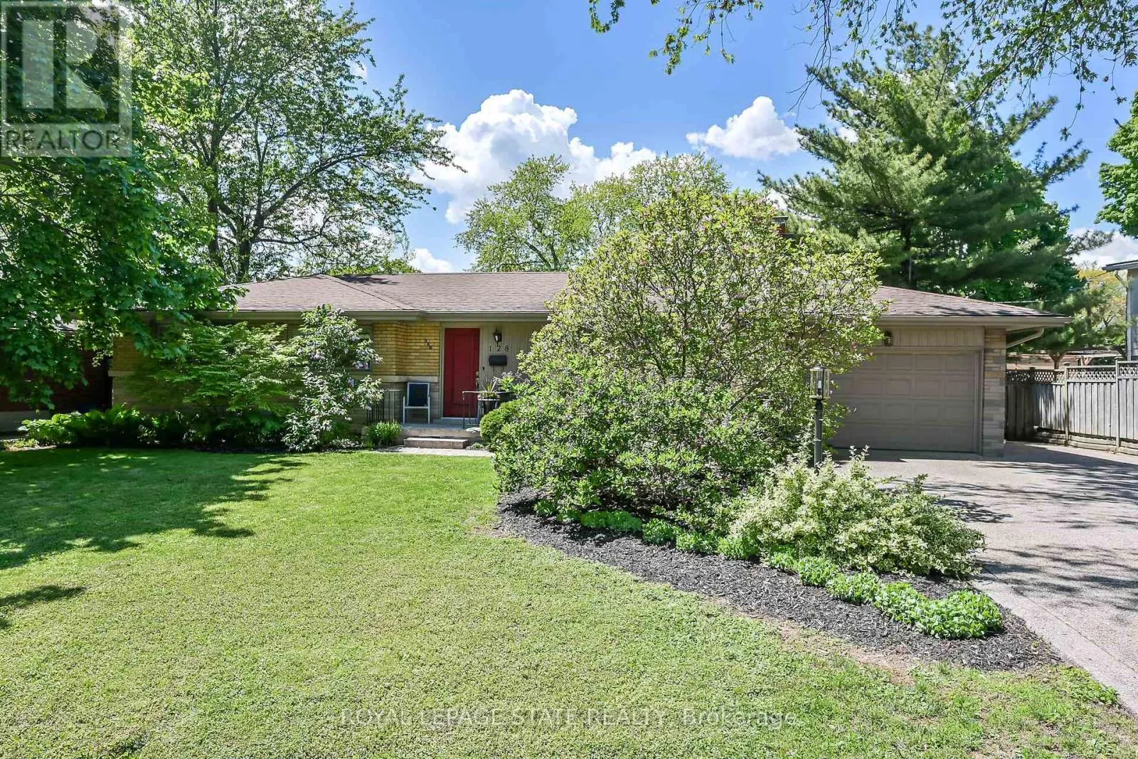 House for rent: 128 Oneida Boulevard, Hamilton, Ontario L9G 3C9