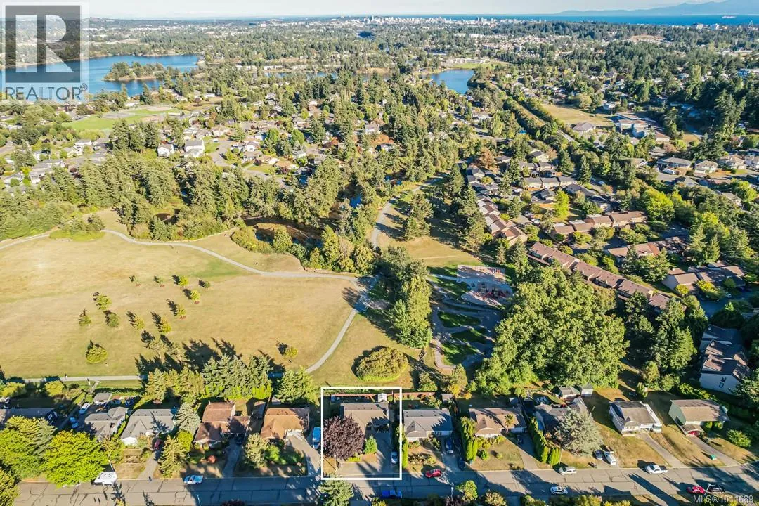 House for rent: 128 Paddock Pl, View Royal, British Columbia V9B 5G2