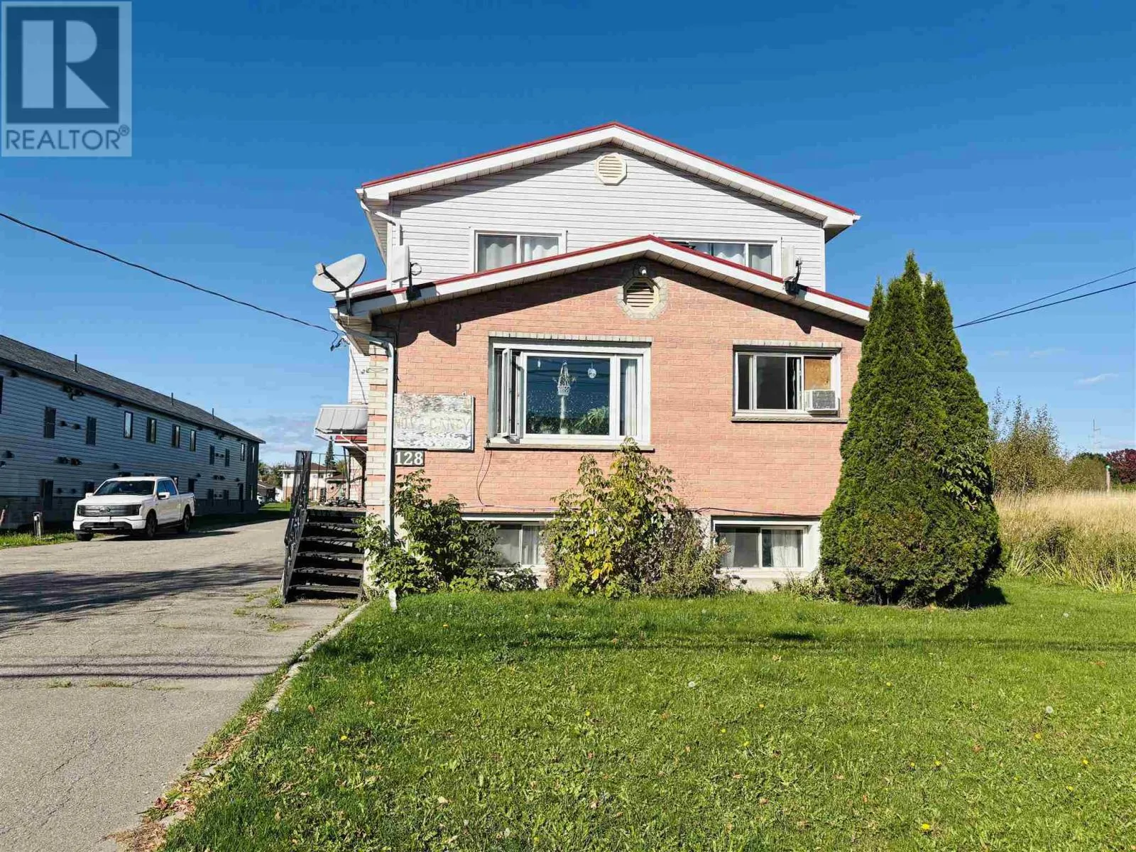 Multi-Family for rent: 128 Second Lin W, Sault Ste. Marie, Ontario P6C 2H9