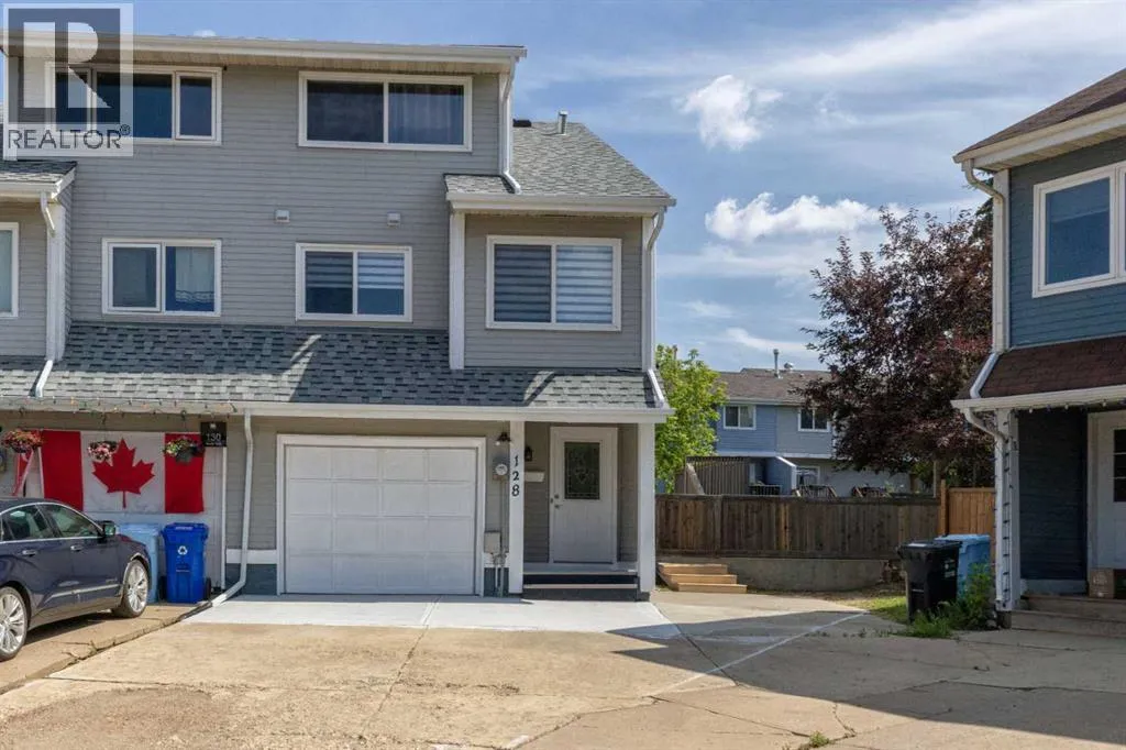 Row / Townhouse for rent: 128 Wallace Place, Fort McMurray, Alberta T9H 4P9