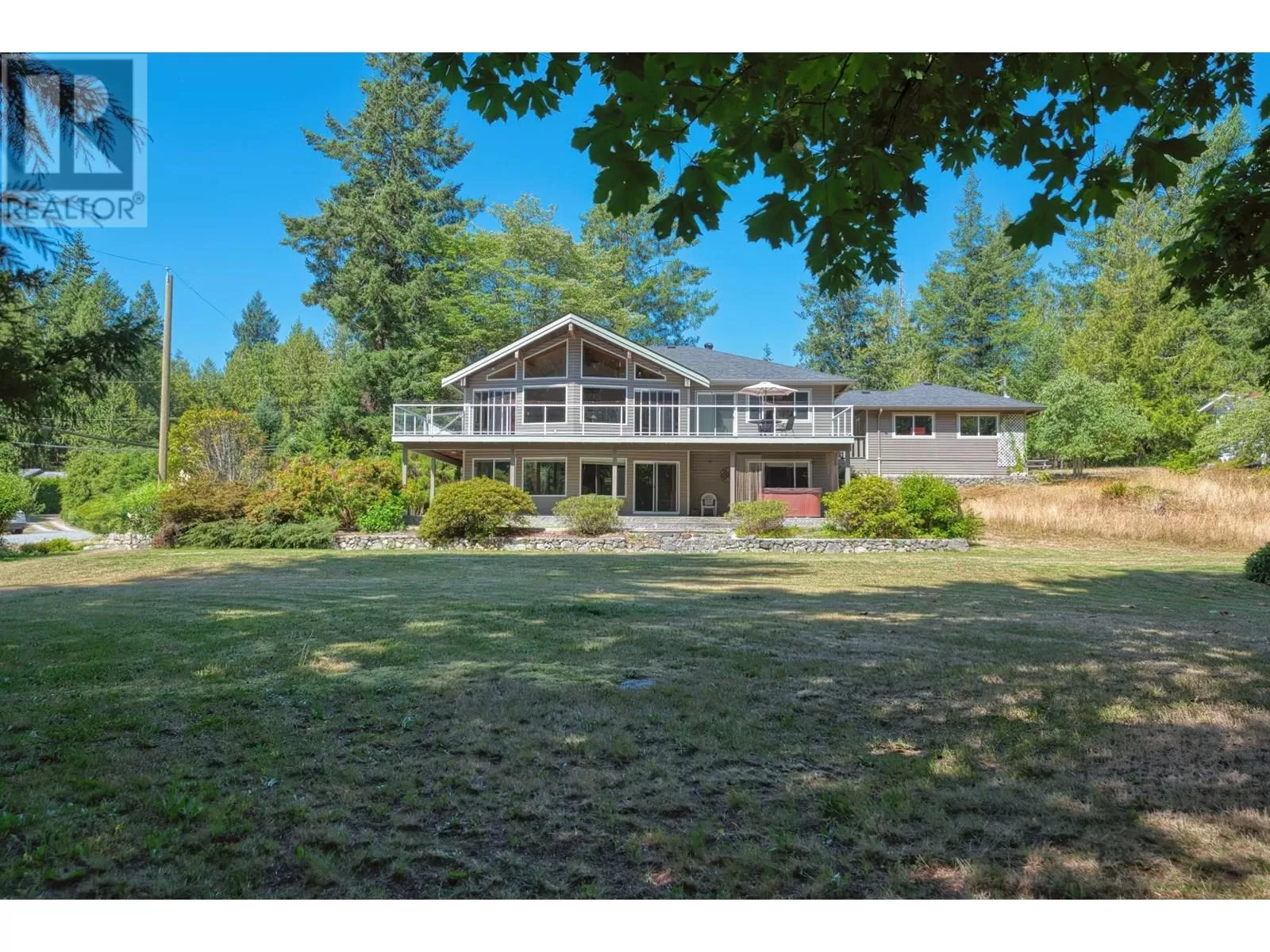 House for rent: 12800-12810 Mainsail Road, Madeira Park, British Columbia V0N 2H1