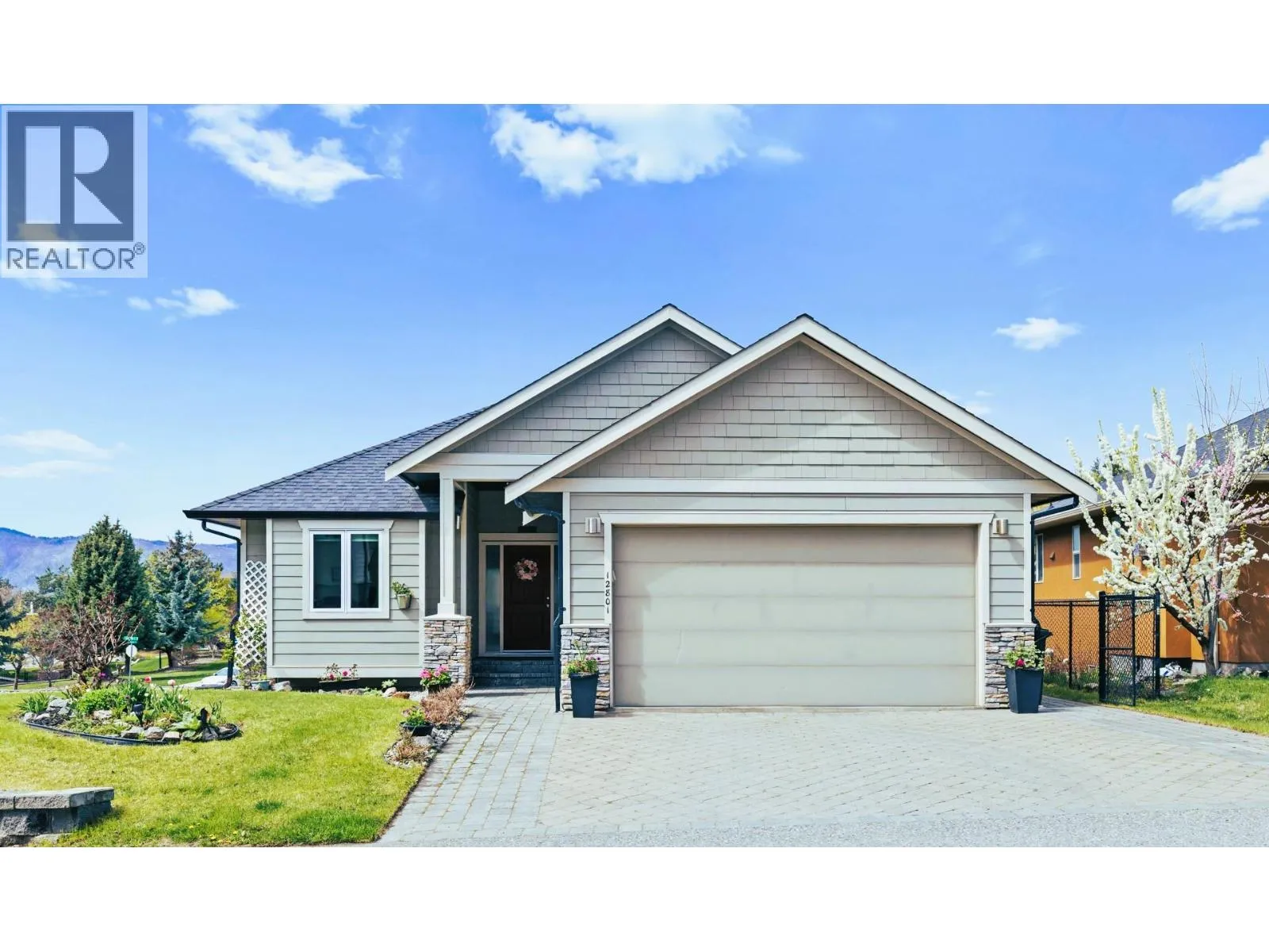 House for rent: 12801 Lake Hill Drive, Lake Country, British Columbia V4V 2P7