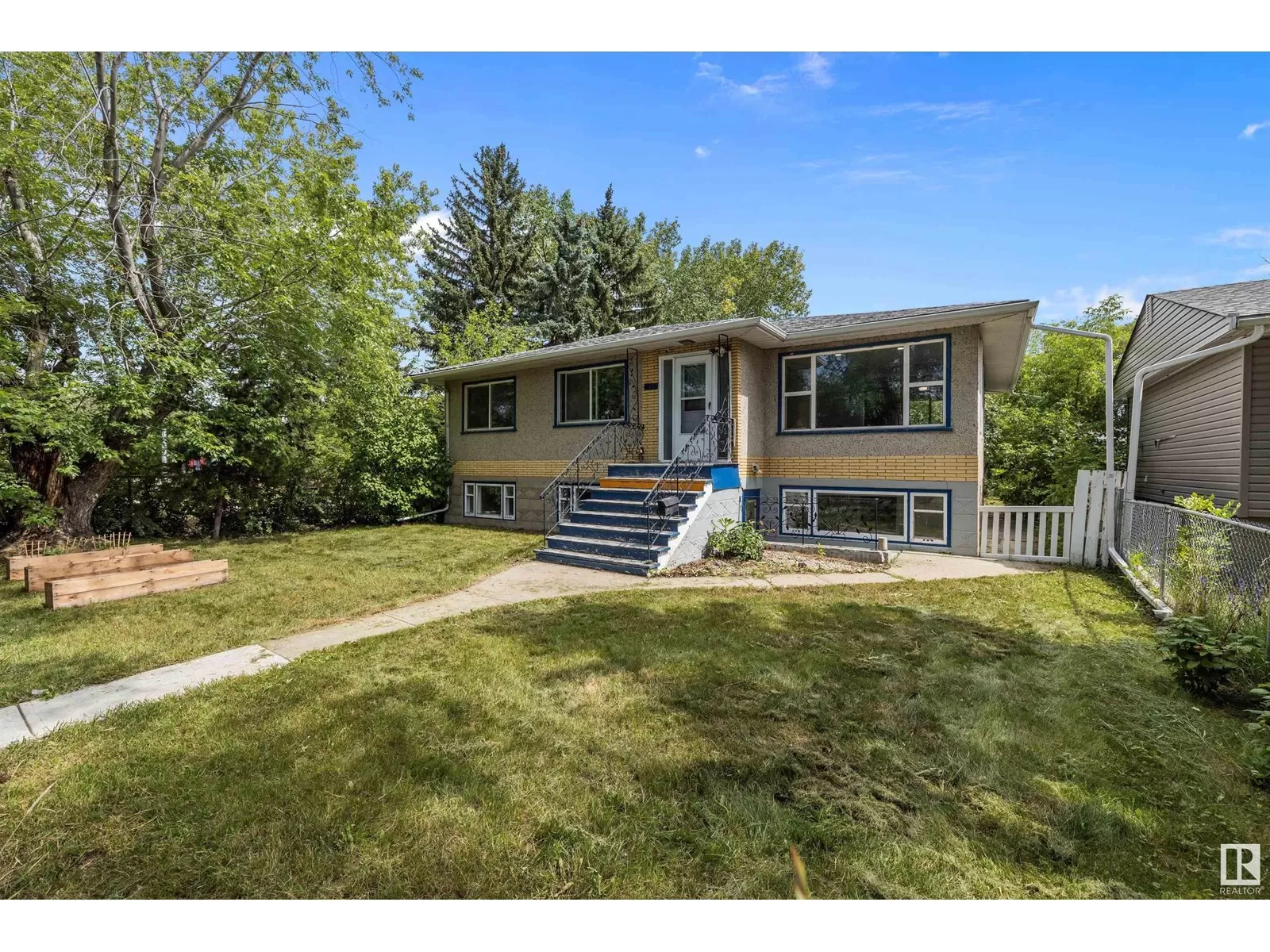 Duplex for rent: 12827 125 St Nw, Edmonton, Alberta T5L 0V1