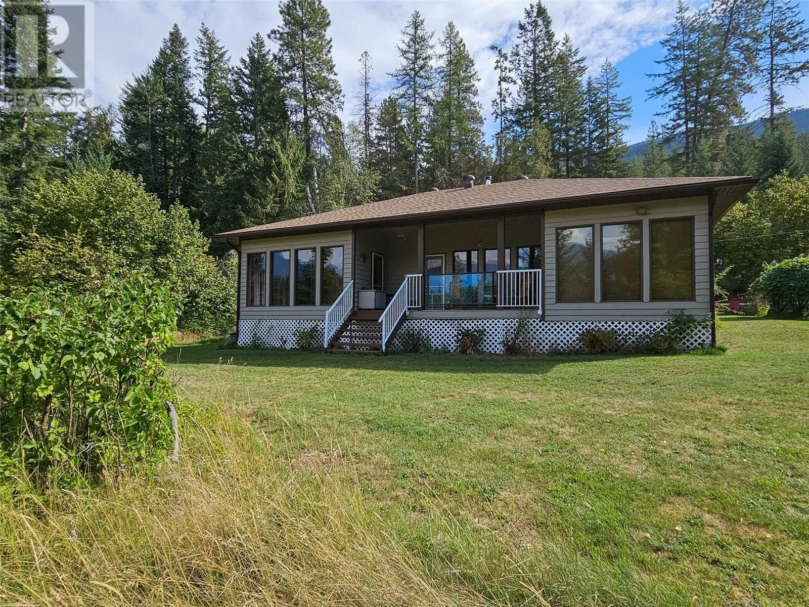 House for rent: 1283 Riondel Road, Riondel, British Columbia V0B 2B0