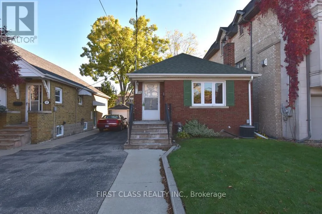 House for rent: 129 Felbrigg Avenue, Toronto, Ontario M5M 2M6