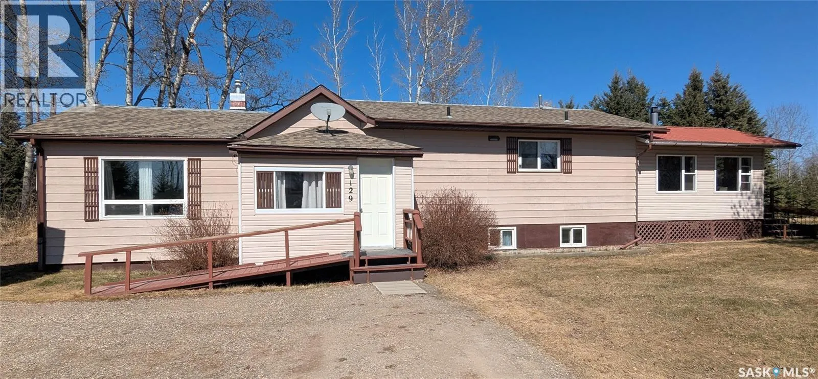 House for rent: 129 Lemieux Crescent, Leoville, Saskatchewan S0J 1N0