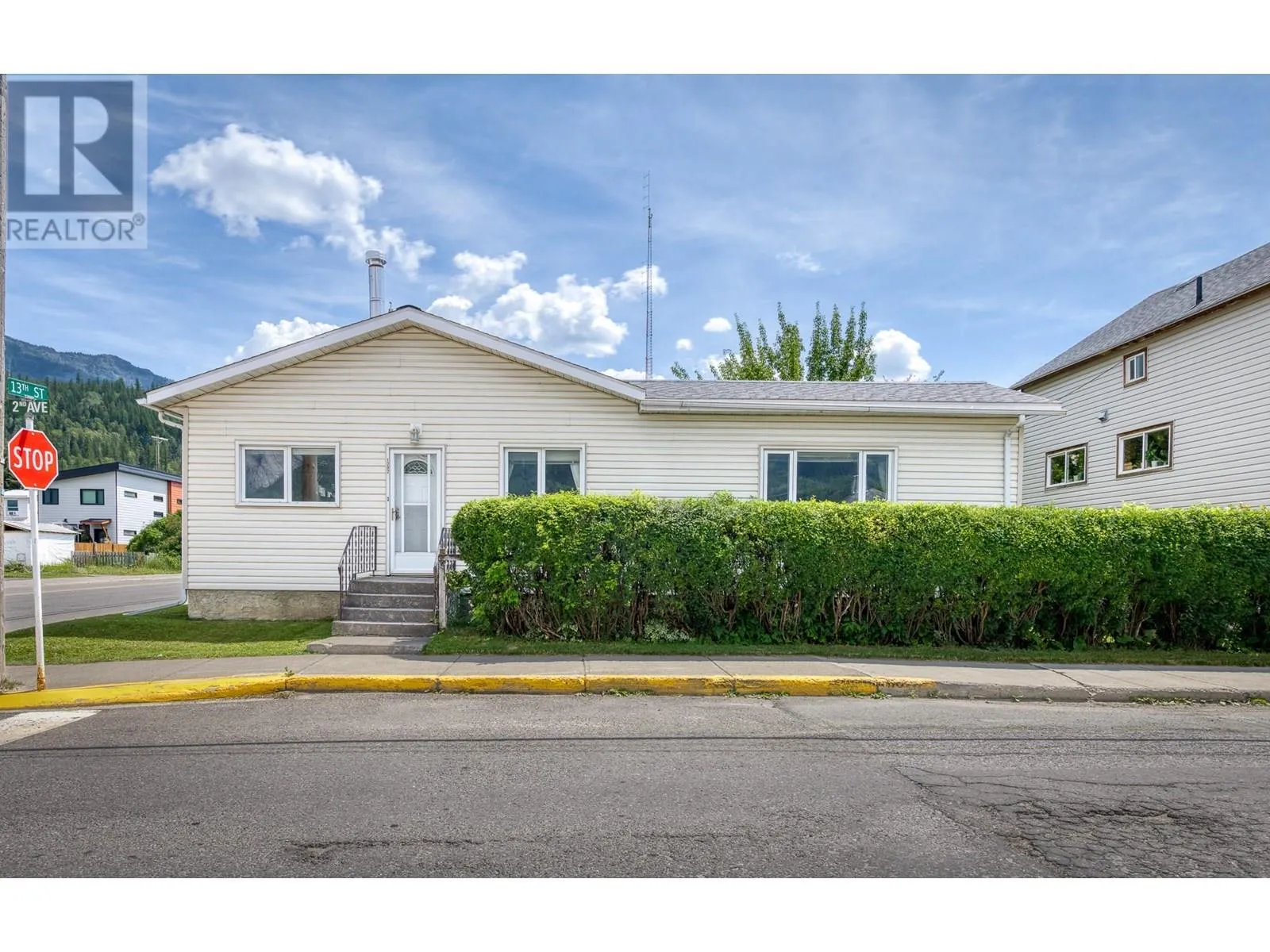 House for rent: 1292 2nd Avenue, Fernie, British Columbia V0B 1M0