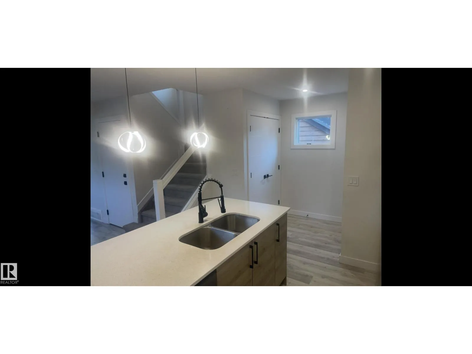 Duplex for rent: 12936 69 St Nw, Edmonton, Alberta T5C 0H2