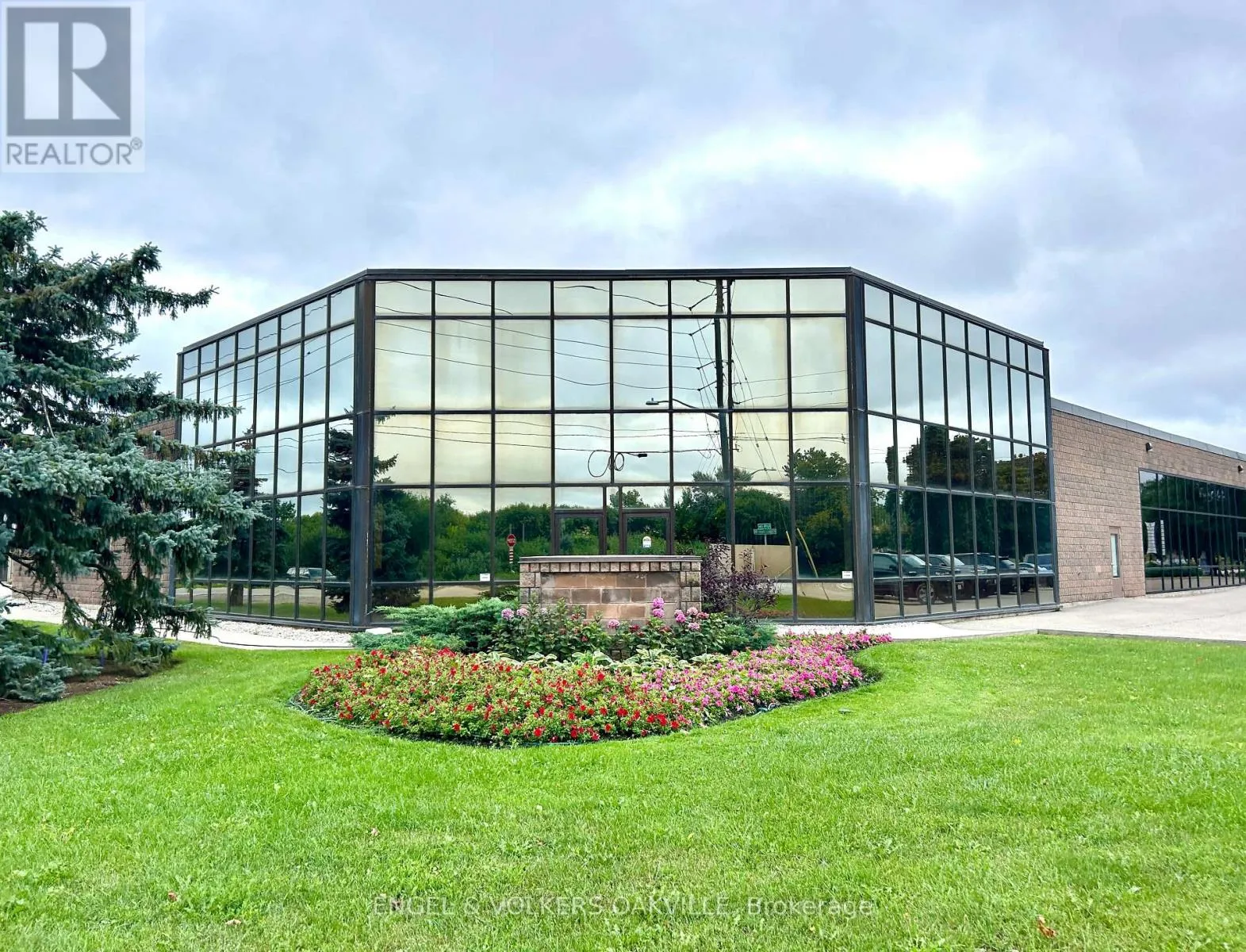 Offices for rent: 12a - 504 Iroquois Shore Road, Oakville, Ontario L6H 3K4