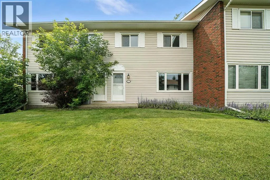 Row / Townhouse for rent: 13, 15 Stanton Street, Red Deer, Alberta T4N 0B9