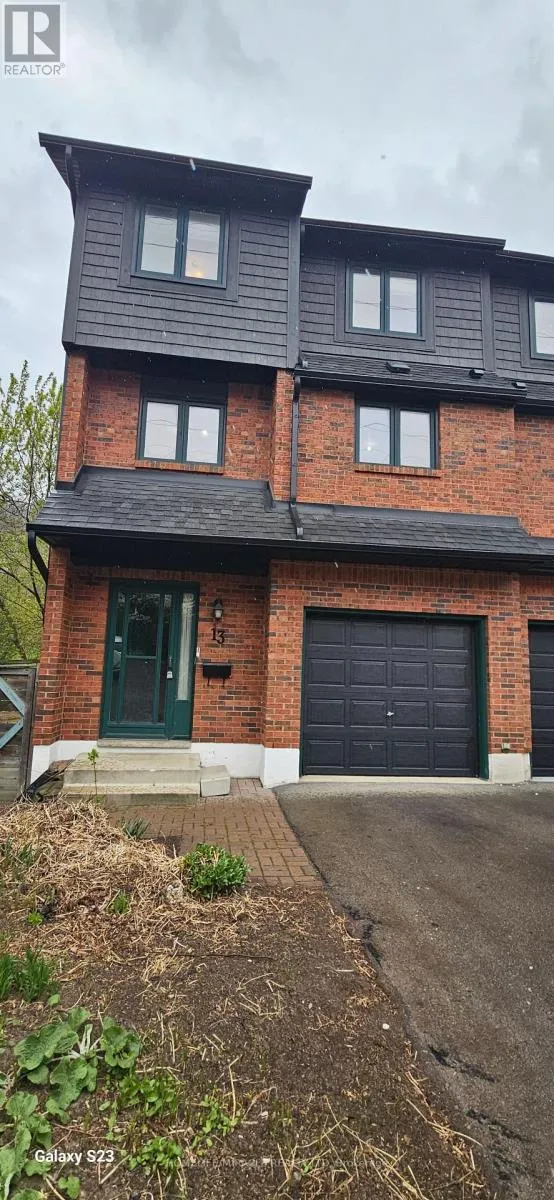 Row / Townhouse for rent: 13 - 1983 Main Street W, Hamilton, Ontario L8S 4R3