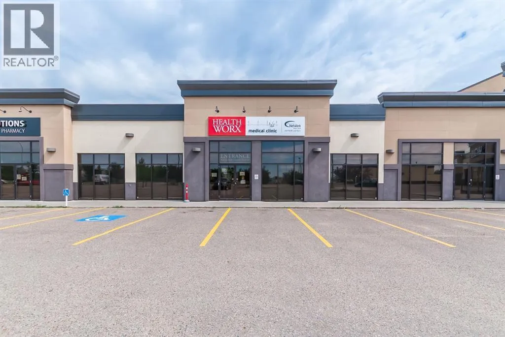 Commercial Mix for rent: 1/3, 2020 Strachan Road Se, Medicine Hat, Alberta T1B 0M9