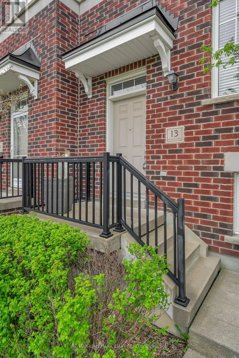 Row / Townhouse for rent: 13 - 571 Longworth Avenue, Clarington, Ontario L1C 0H3