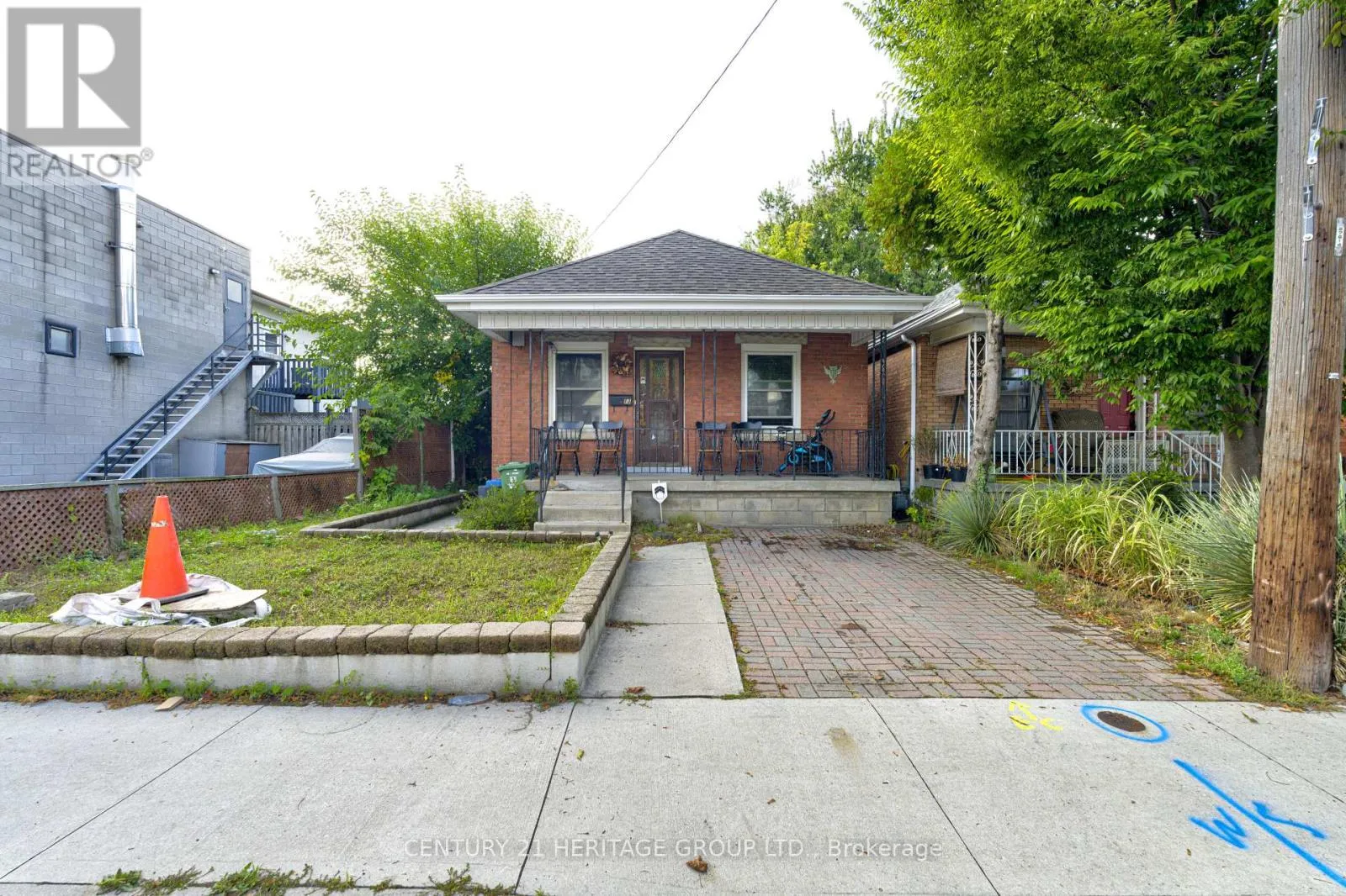 House for rent: 13 Cameron Avenue N, Hamilton, Ontario L8H 4Y9