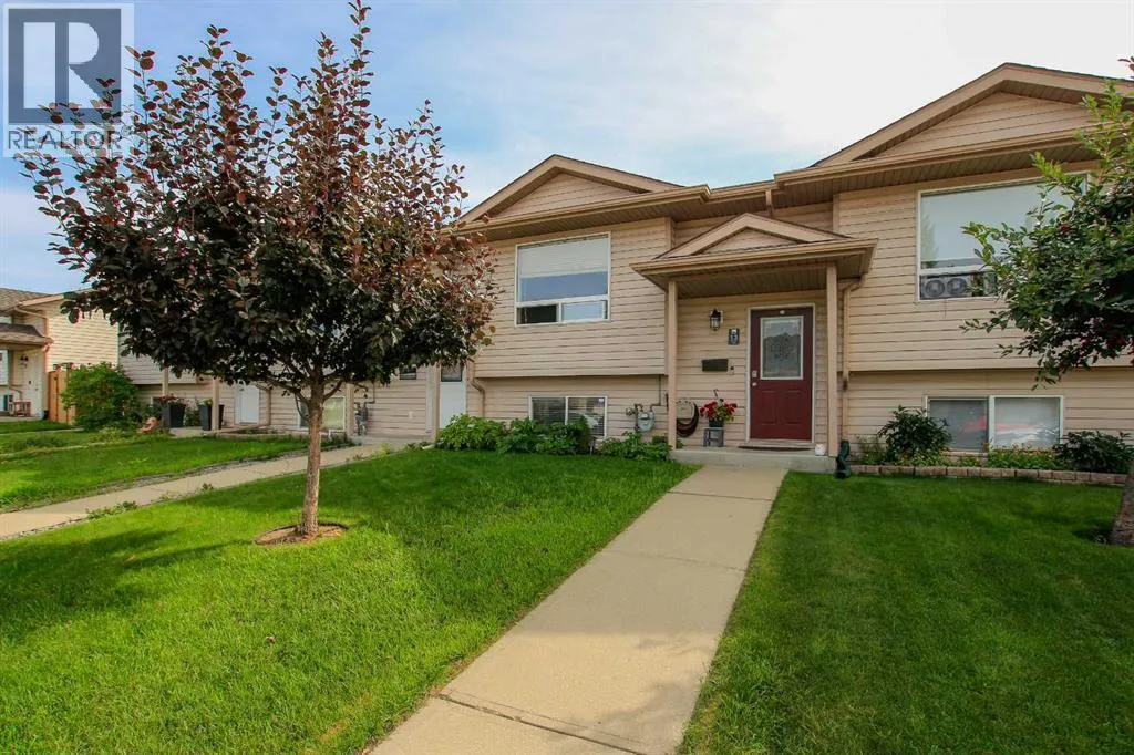 Row / Townhouse for rent: 13 Kenny Close, Red Deer, Alberta T4P 4C3