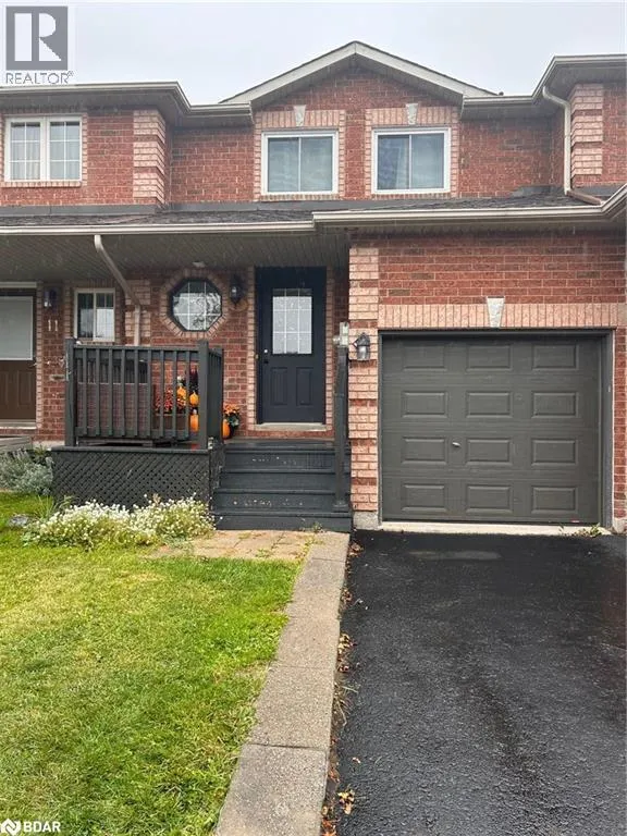 Row / Townhouse for rent: 13 Lee Crescent, Barrie, Ontario L4N 9Z5