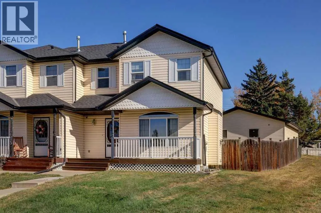 Duplex for rent: 13 Ross Place, Crossfield, Alberta T0M 0S0