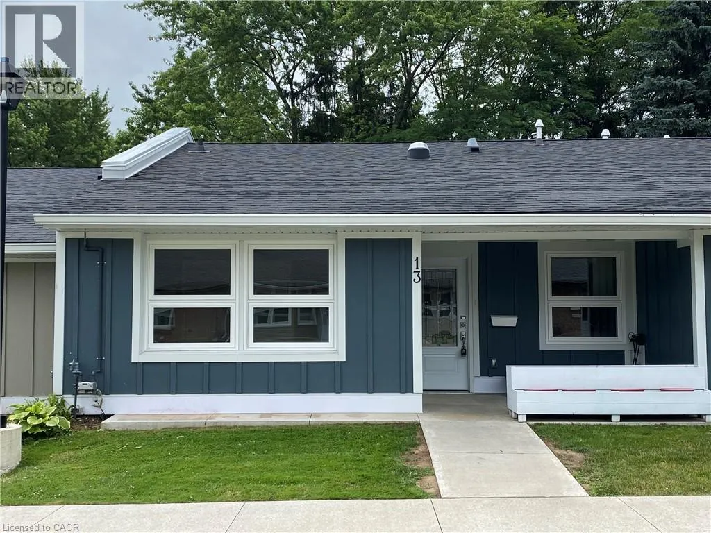 Row / Townhouse for rent: 13 Szollosy Circle, Hamilton, Ontario L9B 1T8