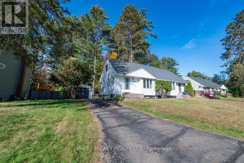 House for rent: 13 Thomson Crescent, Deep River, Ontario K0J 1P0