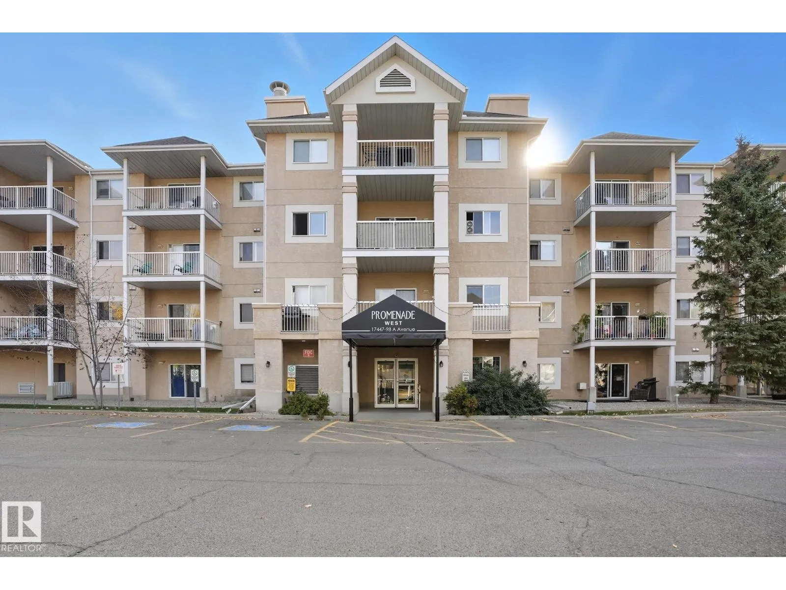 Apartment for rent: #130 17447 98a Ave Nw, Edmonton, Alberta T5T 6M4