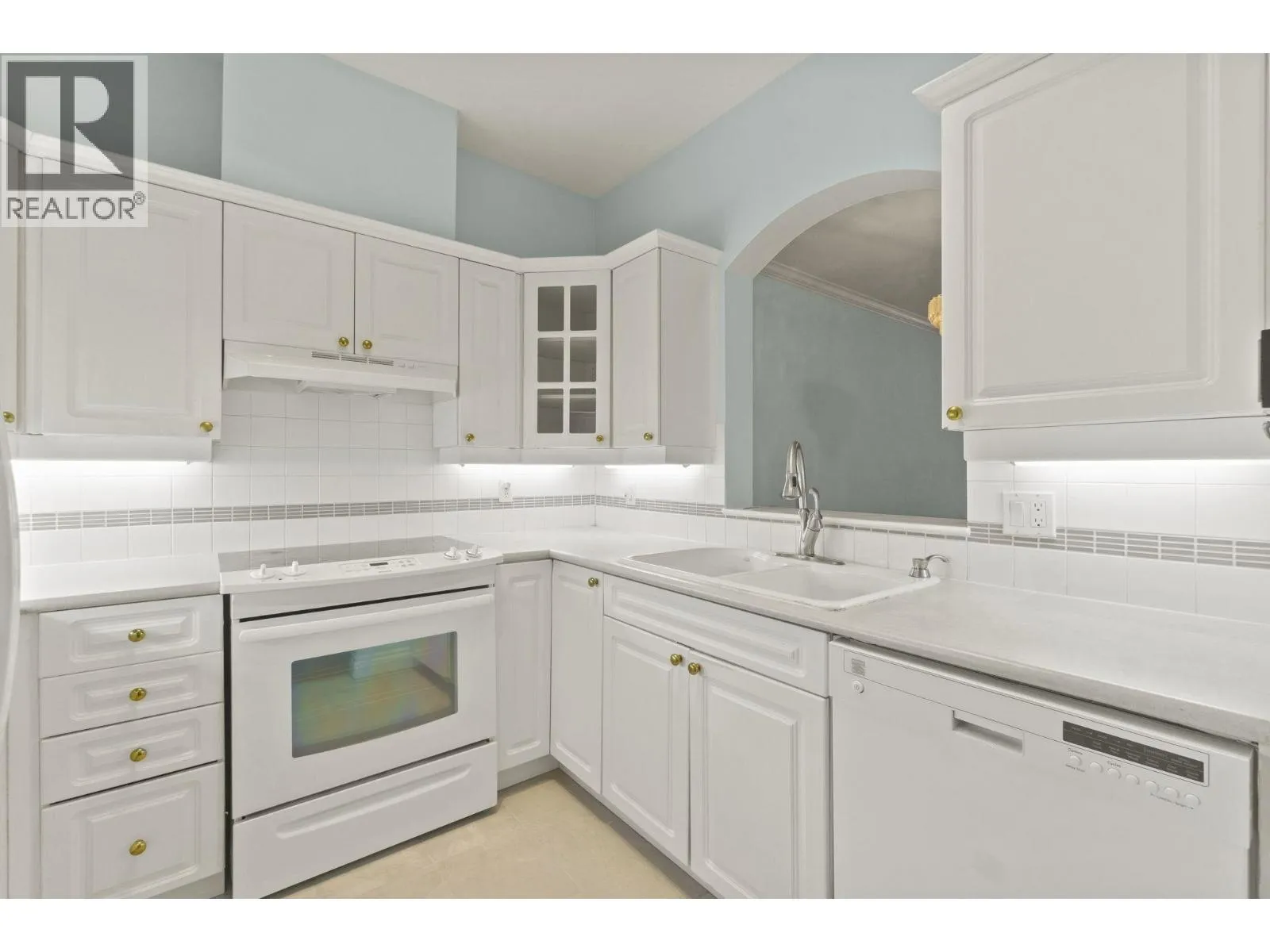 Apartment for rent: 130 3098 Guildford Way, Coquitlam, British Columbia V3B 7W8