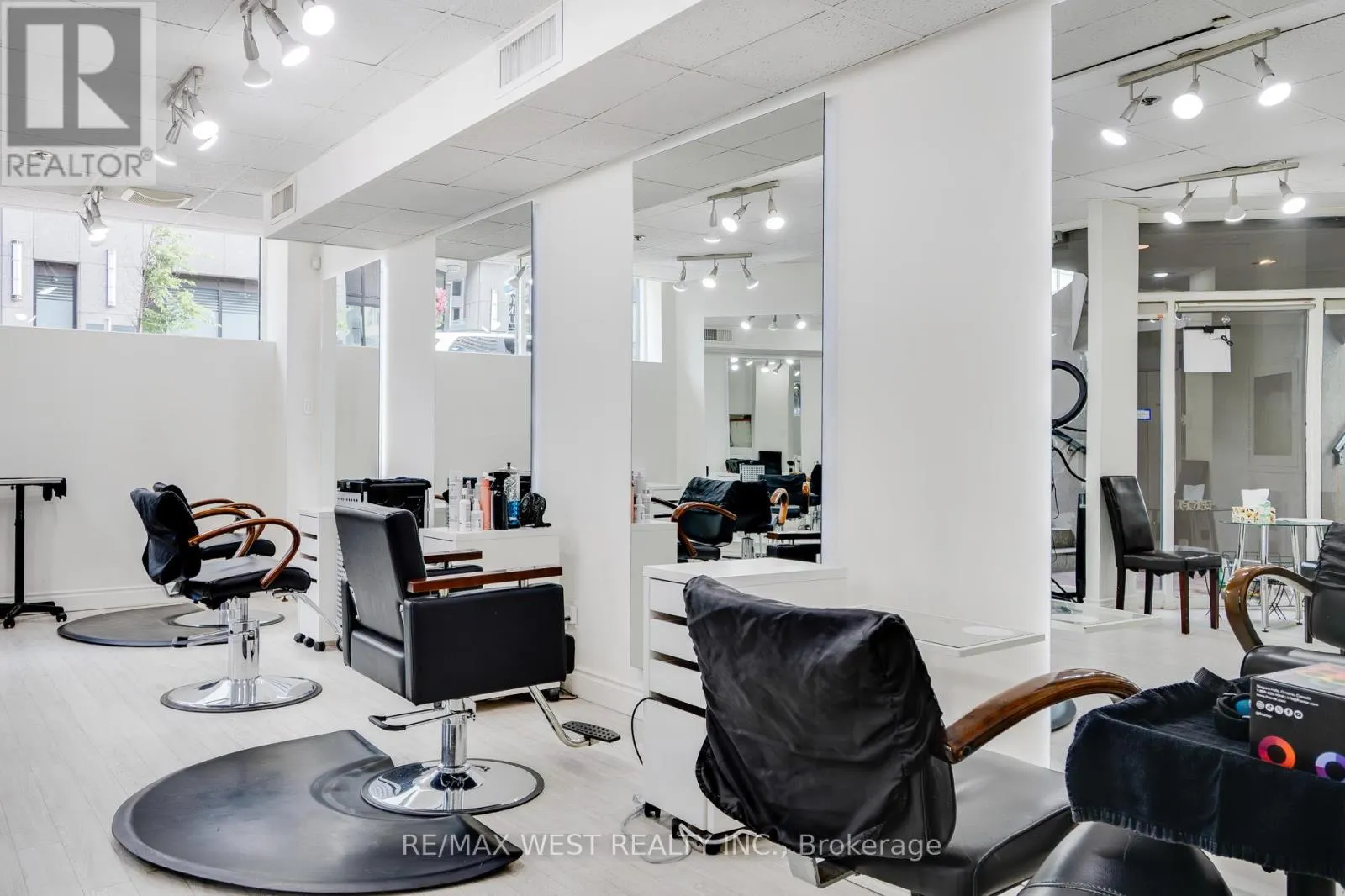 1300 Bay Street, Toronto, Ontario M5R 3K8