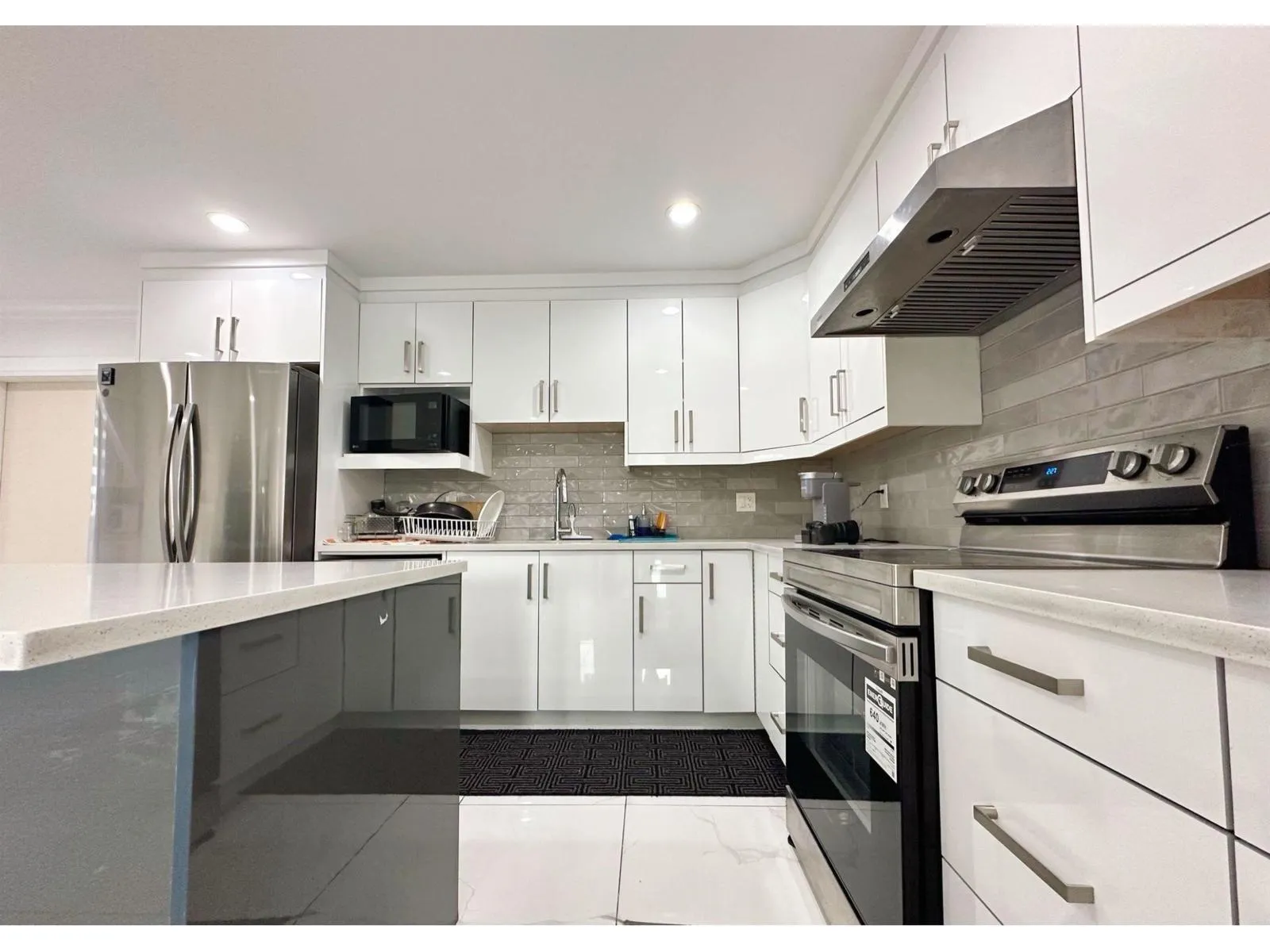 House for rent: 13017 64 Avenue, Surrey, British Columbia V3W 1X8