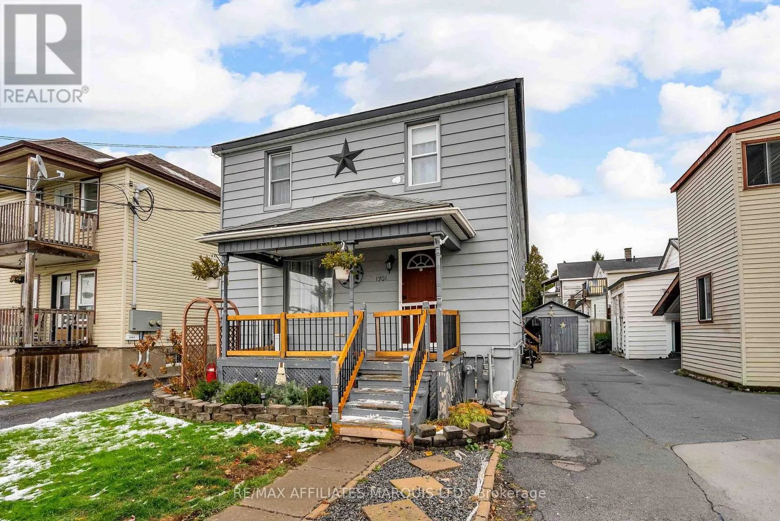 Triplex for rent: 1301-ab First Street E, Cornwall, Ontario K6H 1P1