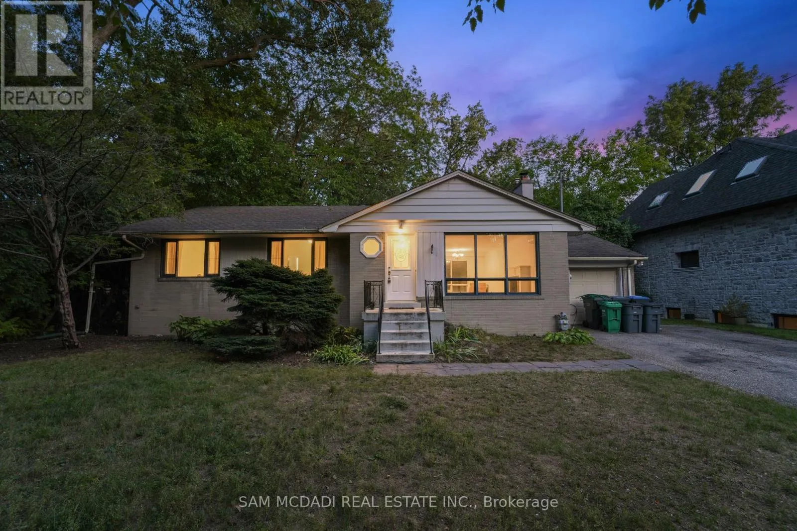 House for rent: 1302 Martley Drive, Mississauga, Ontario L5H 1N9