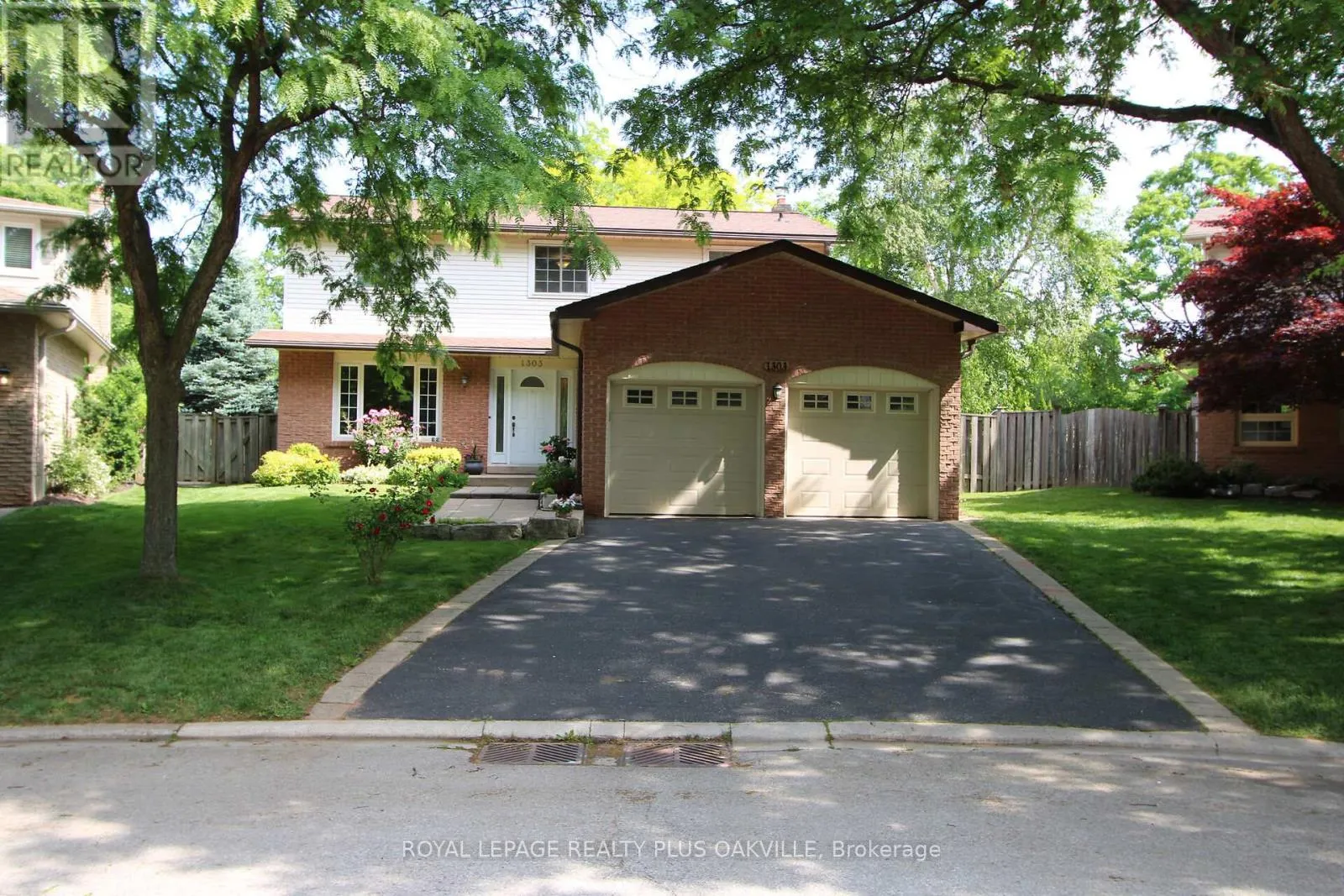 House for rent: 1303 Henley Place, Oakville, Ontario L6H 2W1