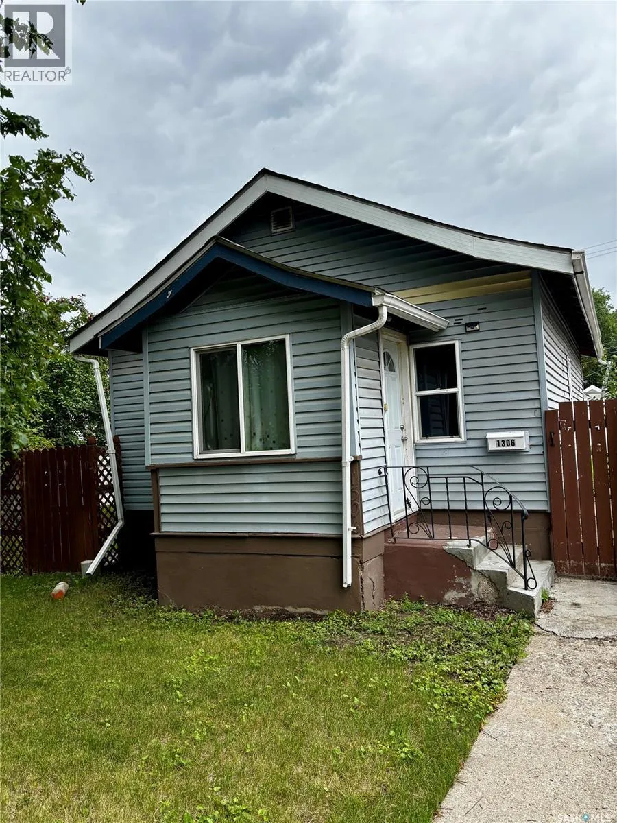 House for rent: 1306 B Avenue N, Saskatoon, Saskatchewan S7L 1G5