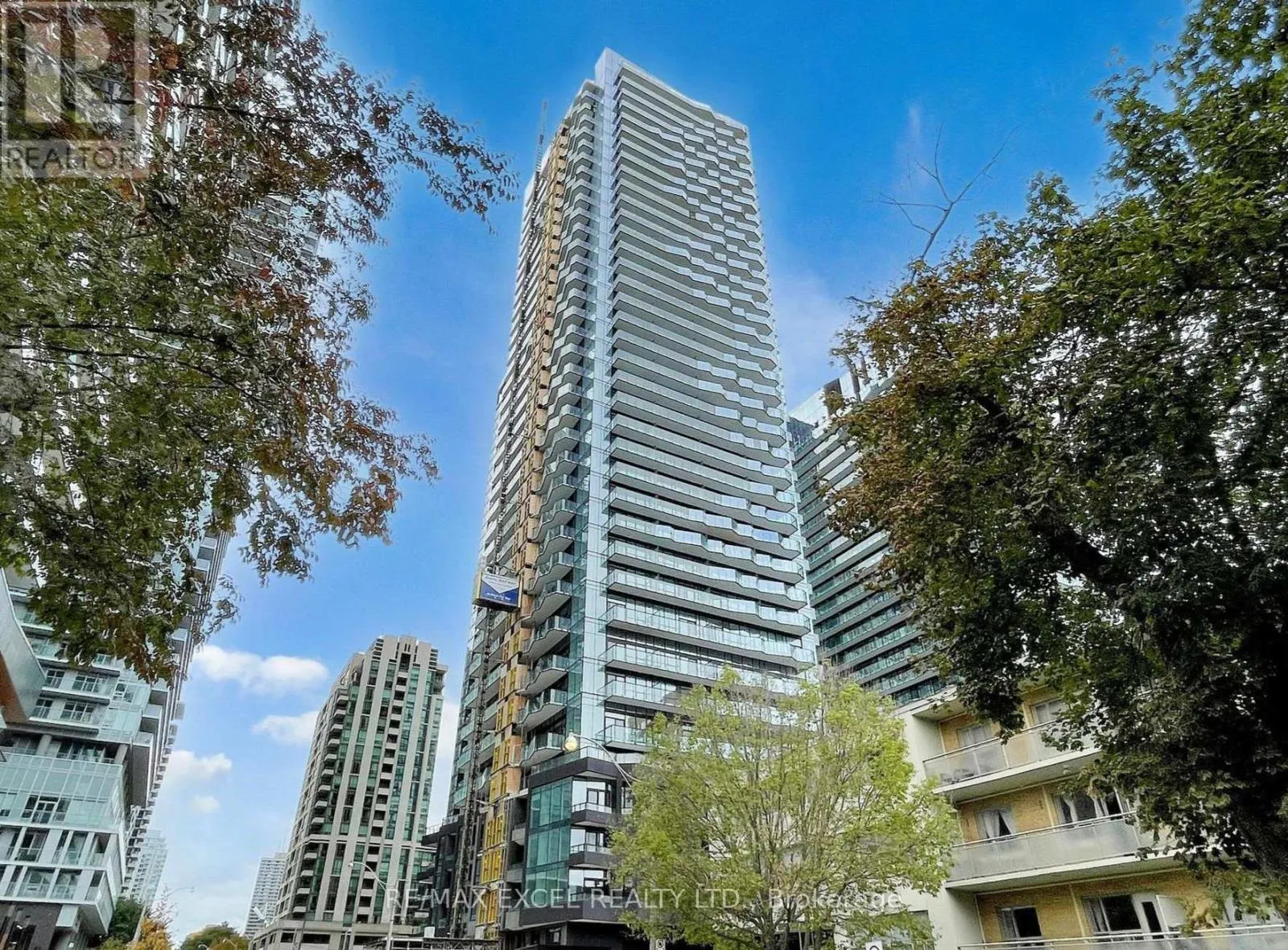 Apartment for rent: 1307 - 120 Broadway Avenue, Toronto, Ontario M4P 0E9