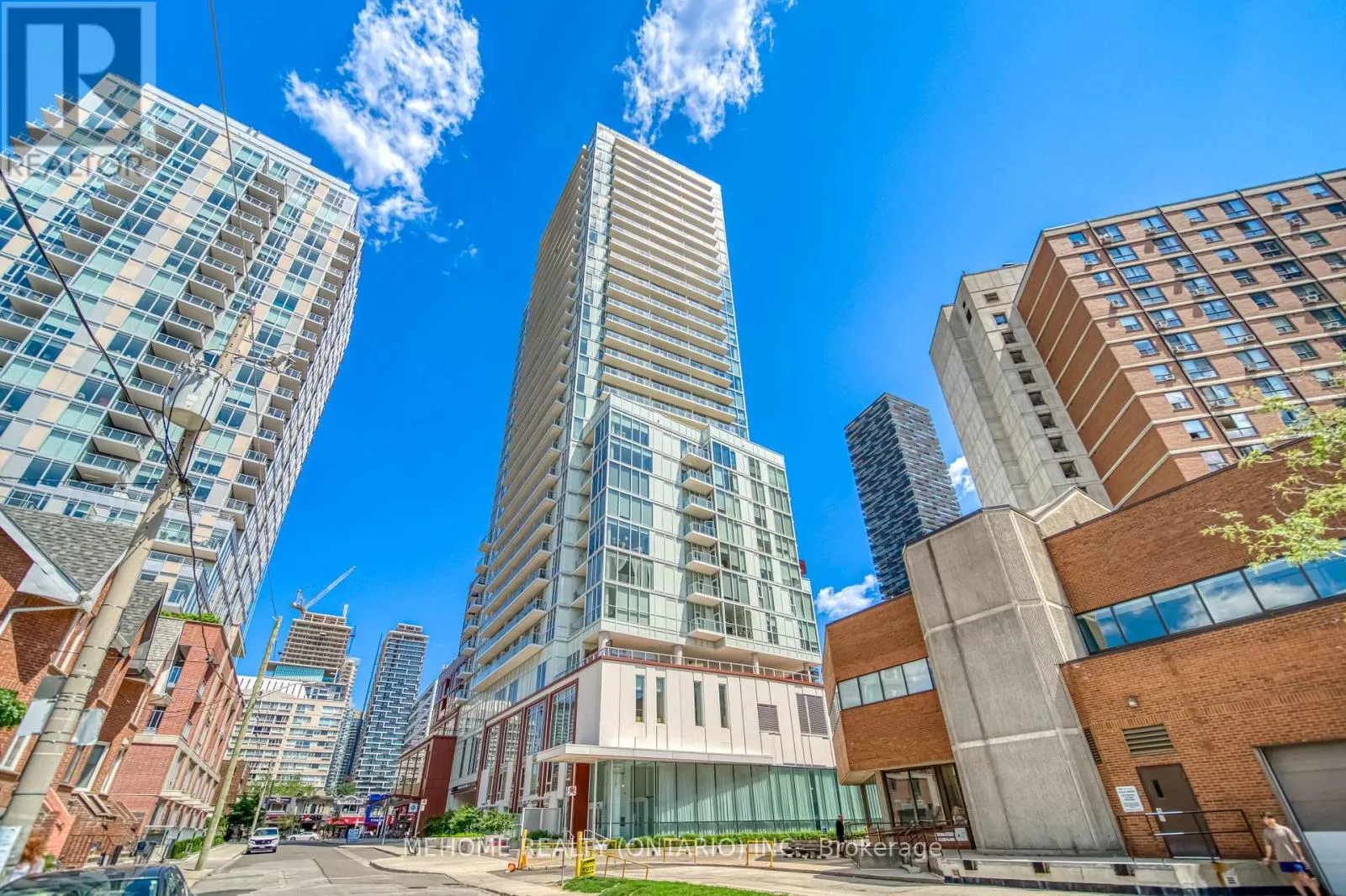 Apartment for rent: 1307 - 33 Helendale Avenue, Toronto, Ontario M4R 1C5