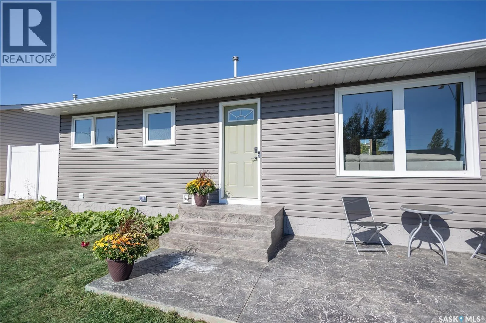 House for rent: 1308 Stadacona Street W, Moose Jaw, Saskatchewan S6H 6M9