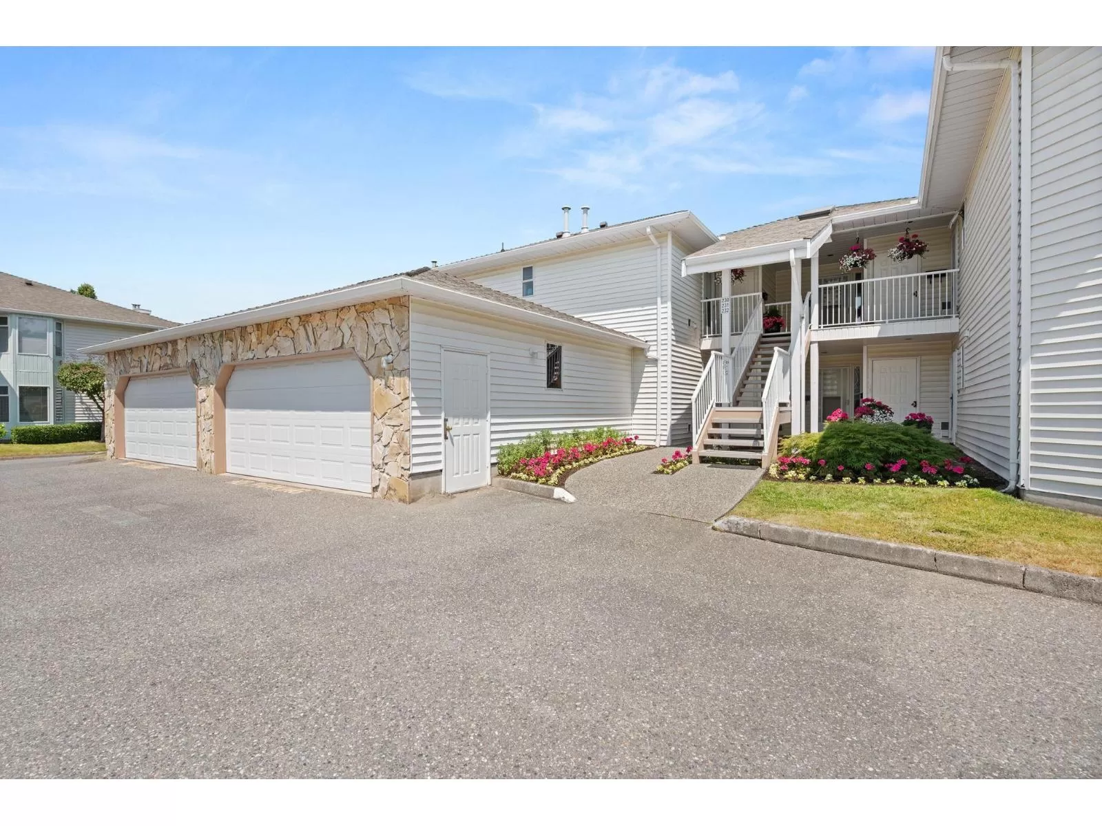 Row / Townhouse for rent: 131 7156 121 Street, Surrey, British Columbia V3W 0J6