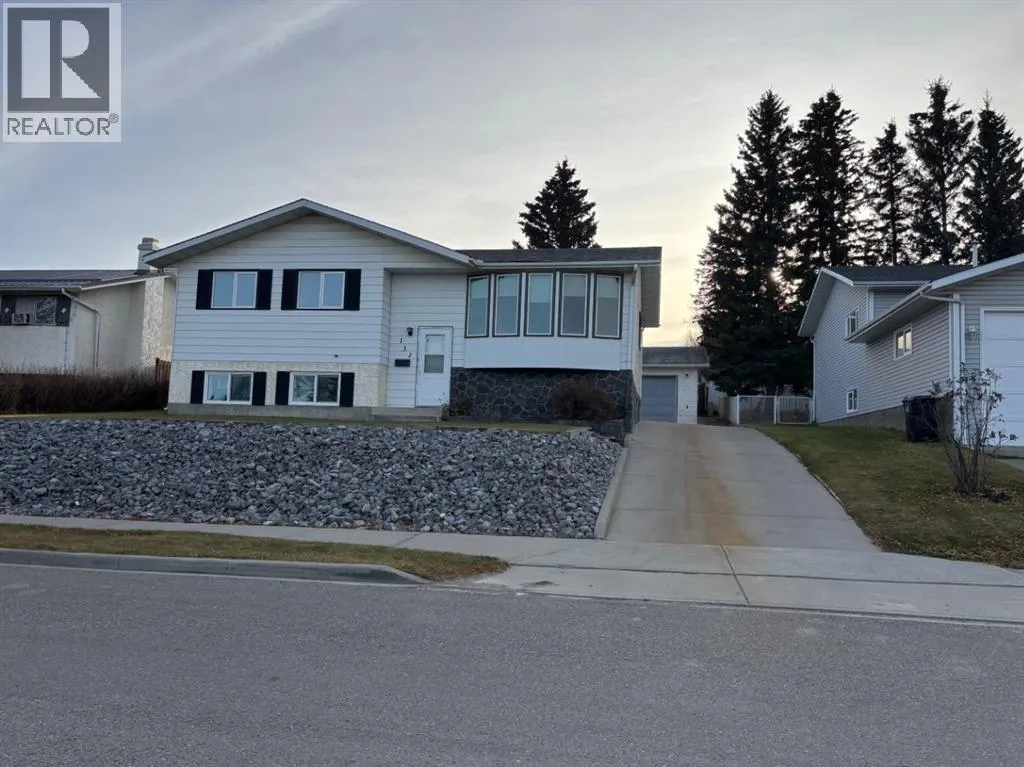 131 Collinge Road, Hinton, Alberta T7V 1M1