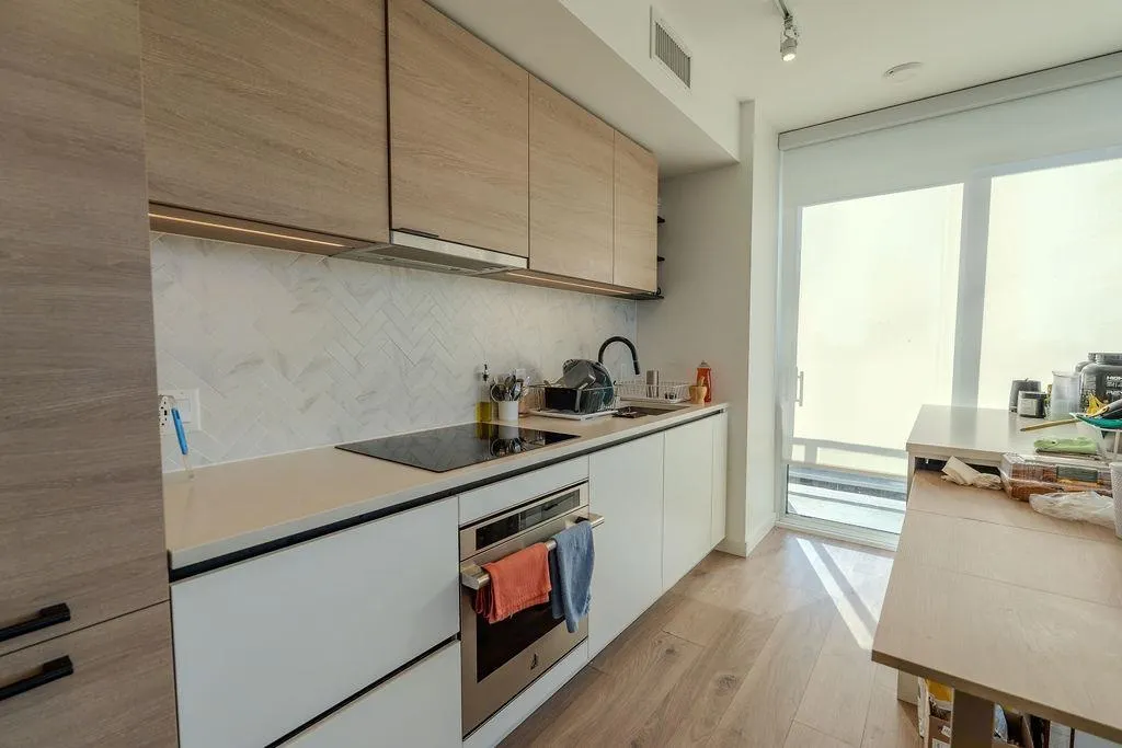 Apartment for rent: 1310 13428 105 Avenue, Surrey, British Columbia V3T 0S6