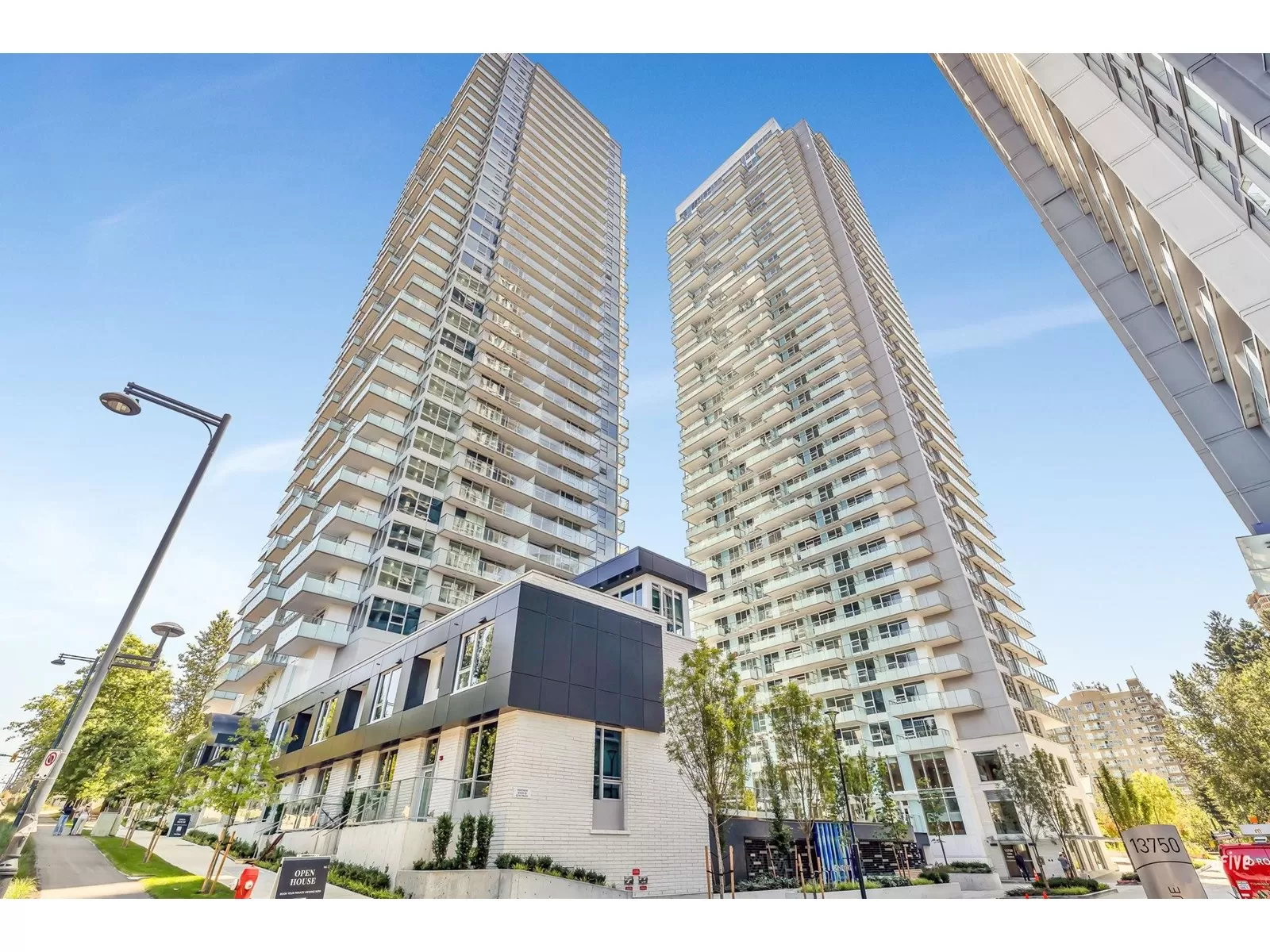 Apartment for rent: 1310 13778 100 Avenue, Surrey, British Columbia V4N 5R4