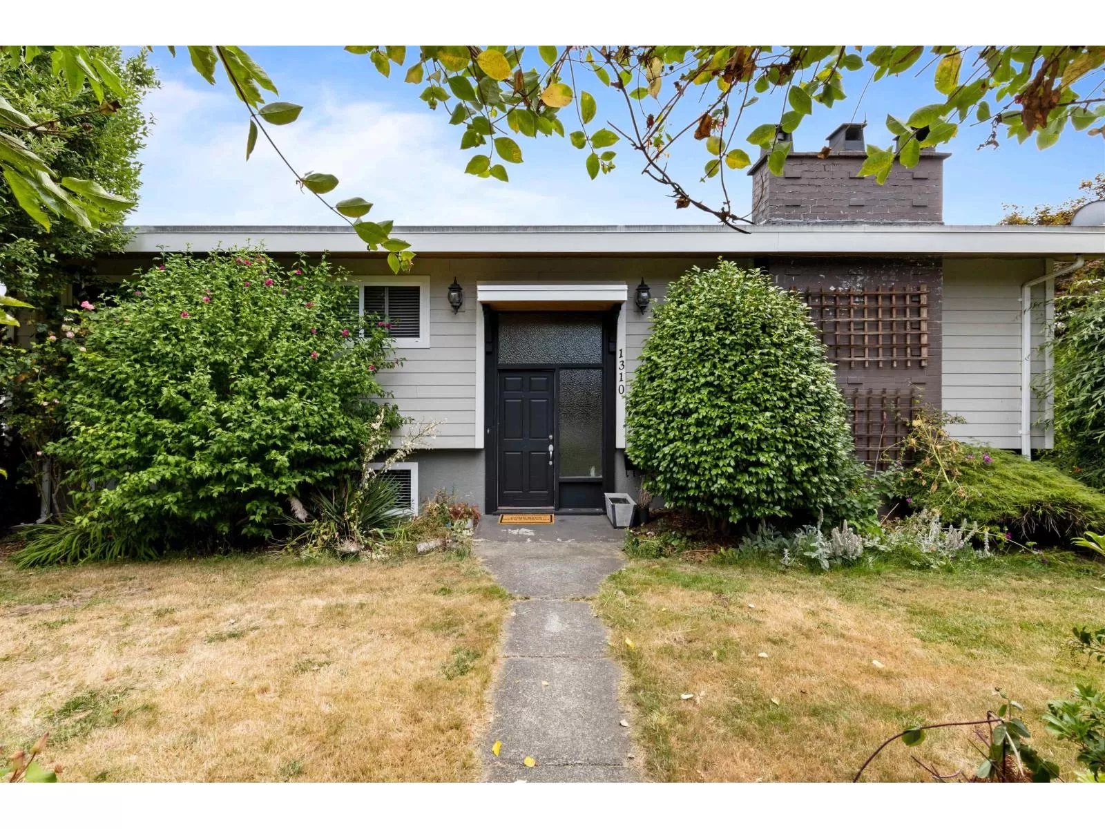 House for rent: 1310 Parker Street, White Rock, British Columbia V4B 4S3