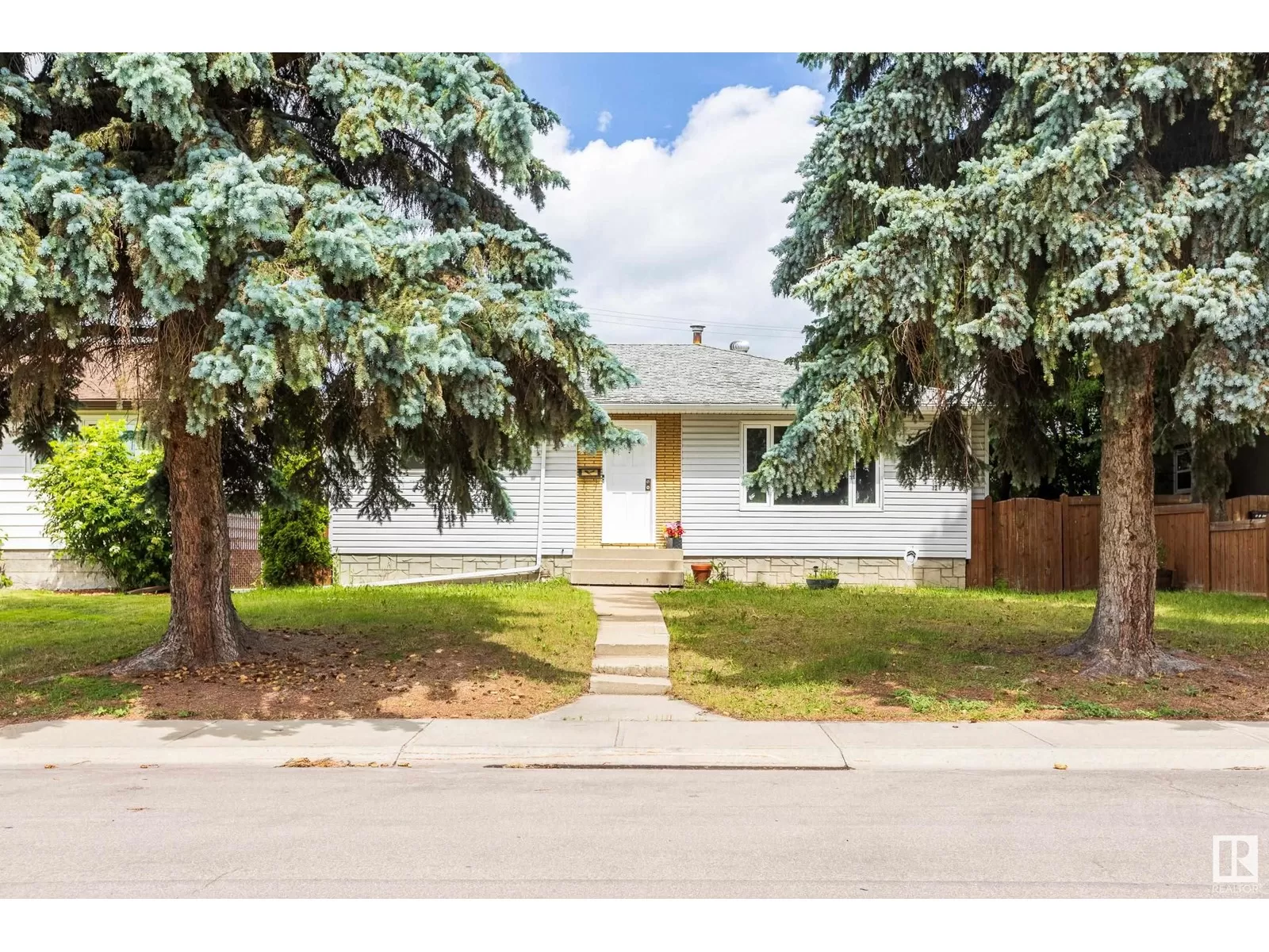 House for rent: 13116 136 Av Nw, Edmonton, Alberta T5L 4B3