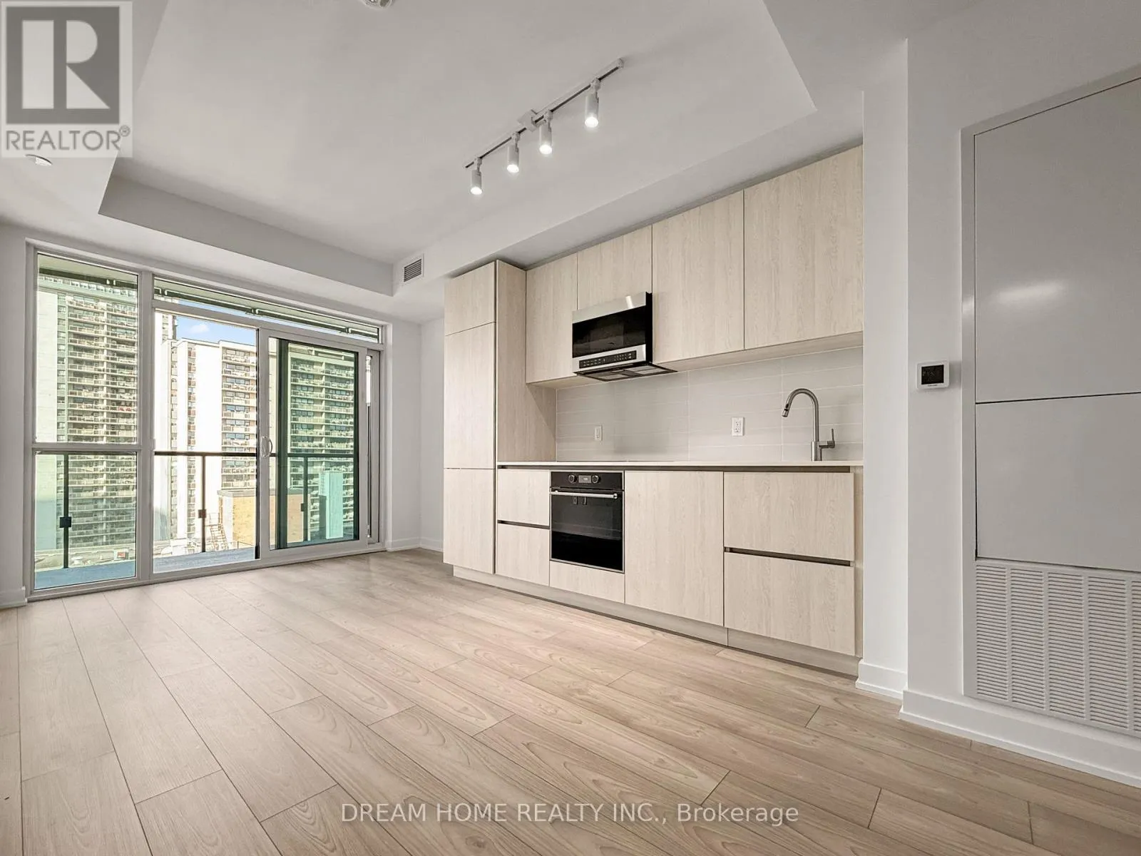 Apartment for rent: 1314 - 120 Broadway Avenue, Toronto, Ontario M4P 0E9