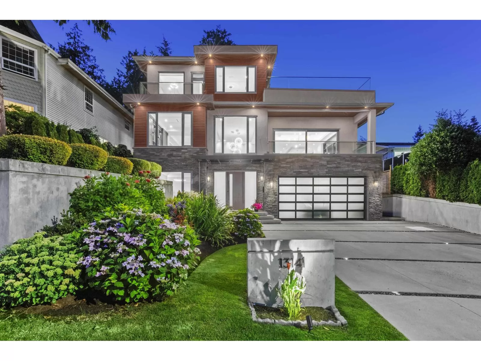 House for rent: 13141 Marine Drive, Surrey, British Columbia V4A 1E6