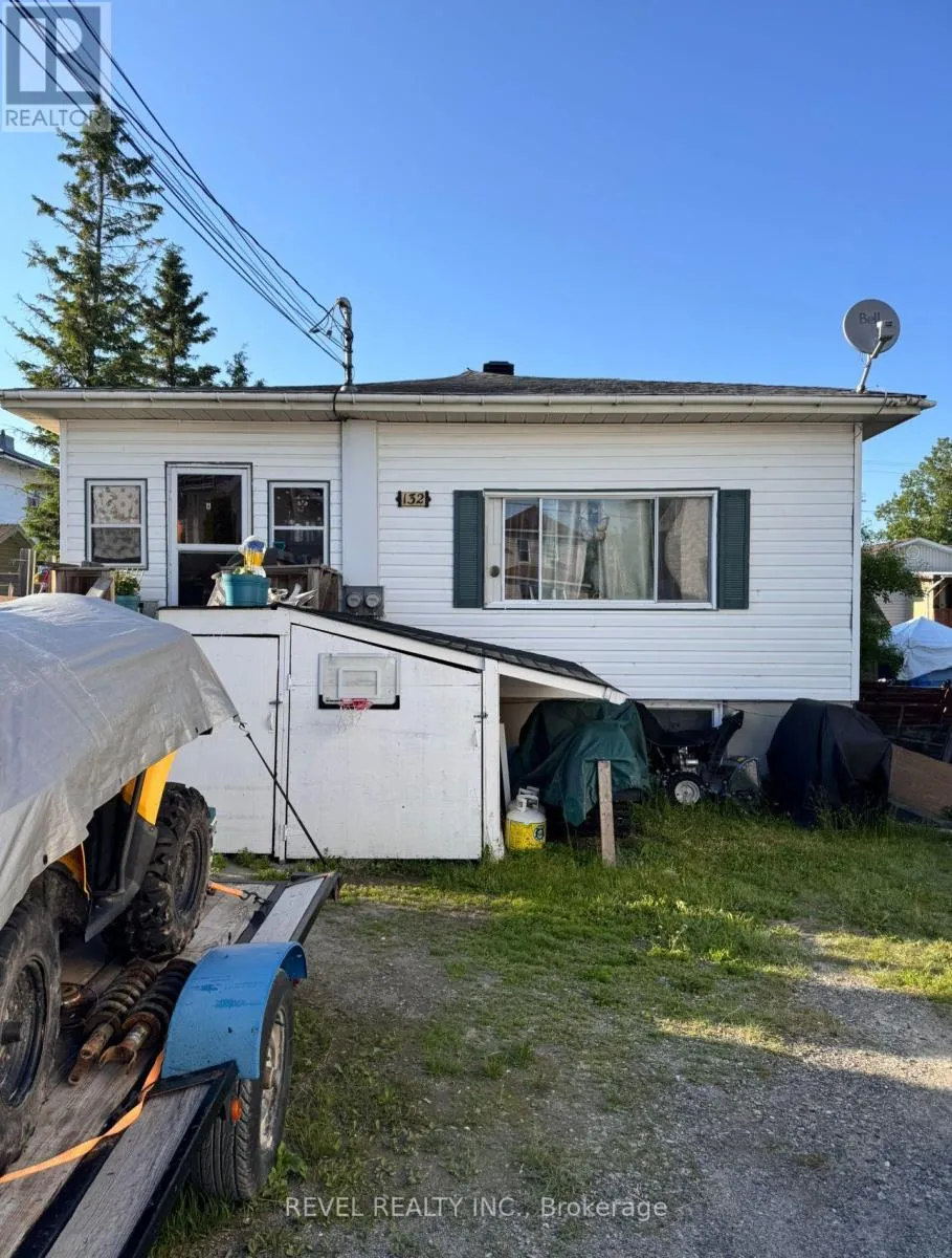 Duplex for rent: 132 Bruce Avenue, Timmins, Ontario P0N 1H0