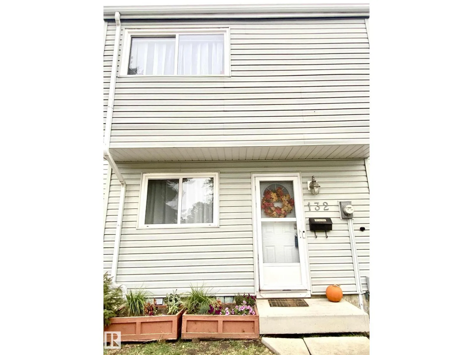 Row / Townhouse for rent: 132 Dickinsfield Co Nw, Edmonton, Alberta T5E 5V8