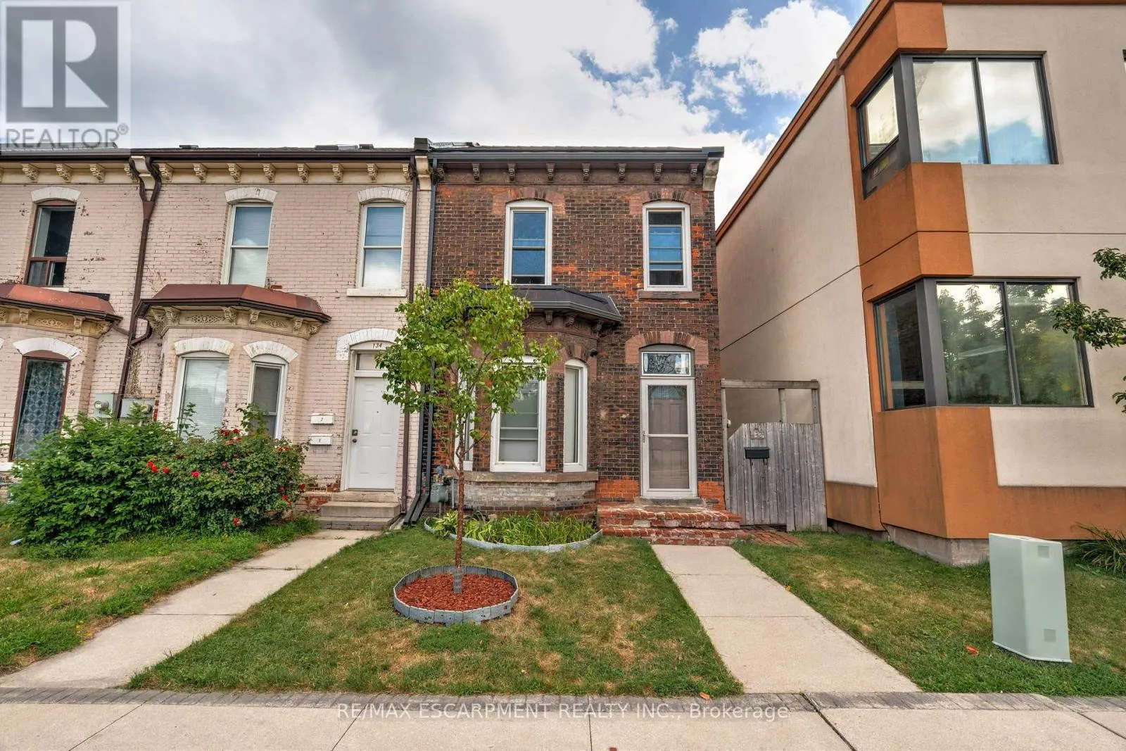 House for rent: 132 Ferguson Avenue N, Hamilton, Ontario L8R 1L7