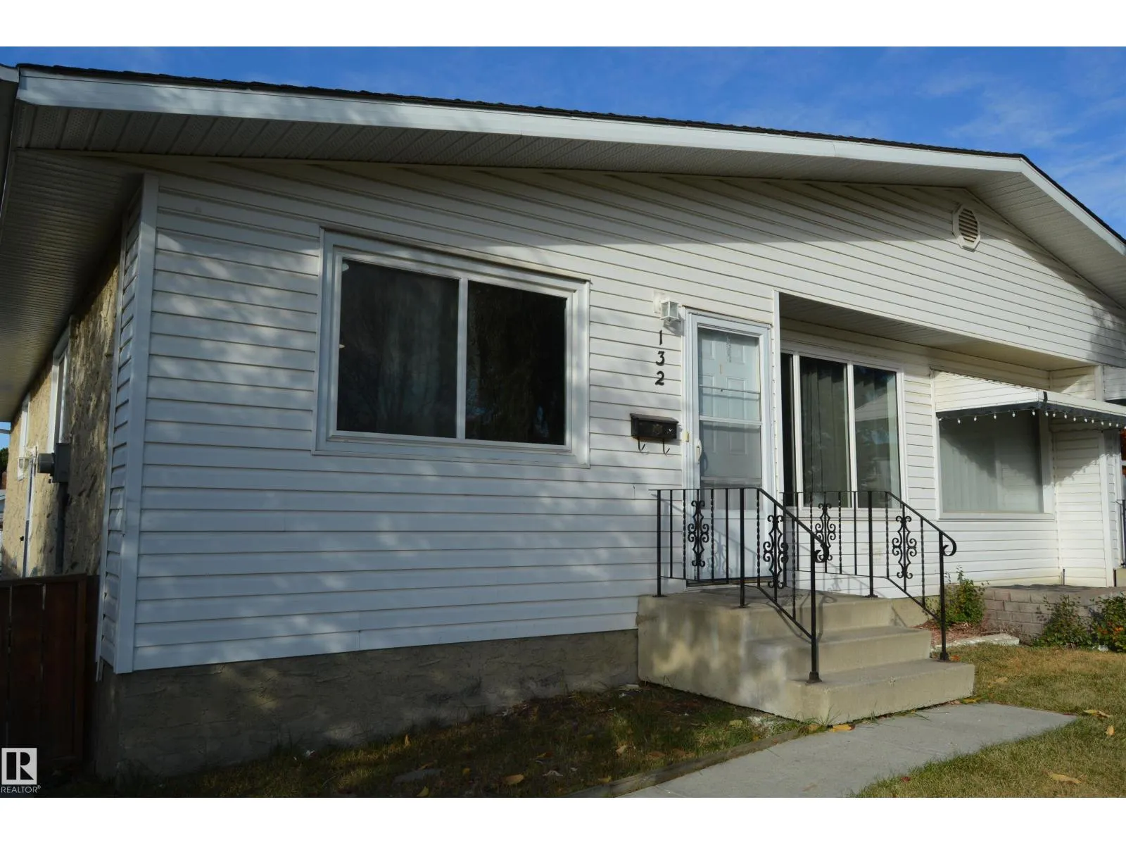 Duplex for rent: 132 Millbourne Rd E Nw, Edmonton, Alberta T6K 0K9