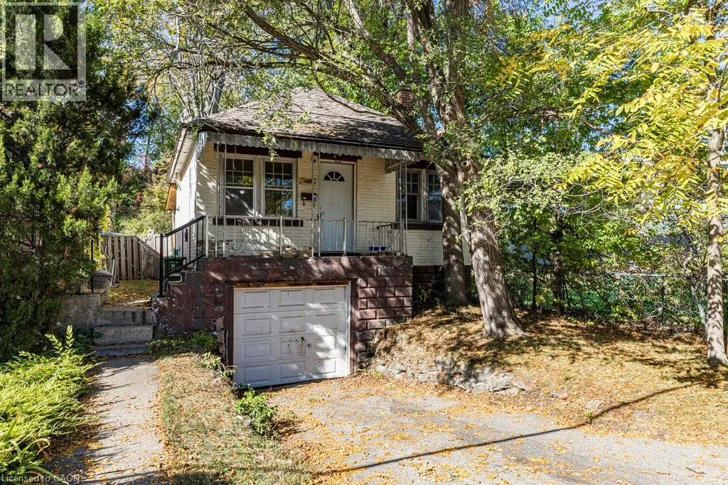 House for rent: 132 Tope Crescent, Hamilton, Ontario L8S 1M7