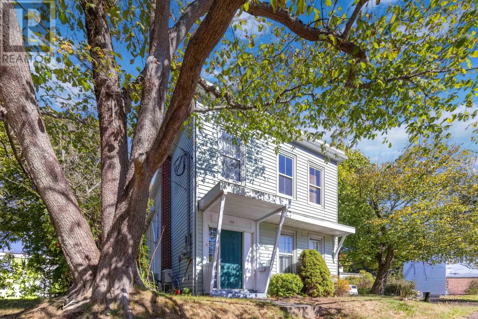 Duplex for rent: 132 Victoria Road, Dartmouth, Nova Scotia B3A 1V6