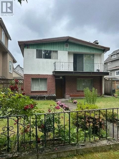 House for rent: 1320 E 11th Avenue, Vancouver, British Columbia V5N 1Y5